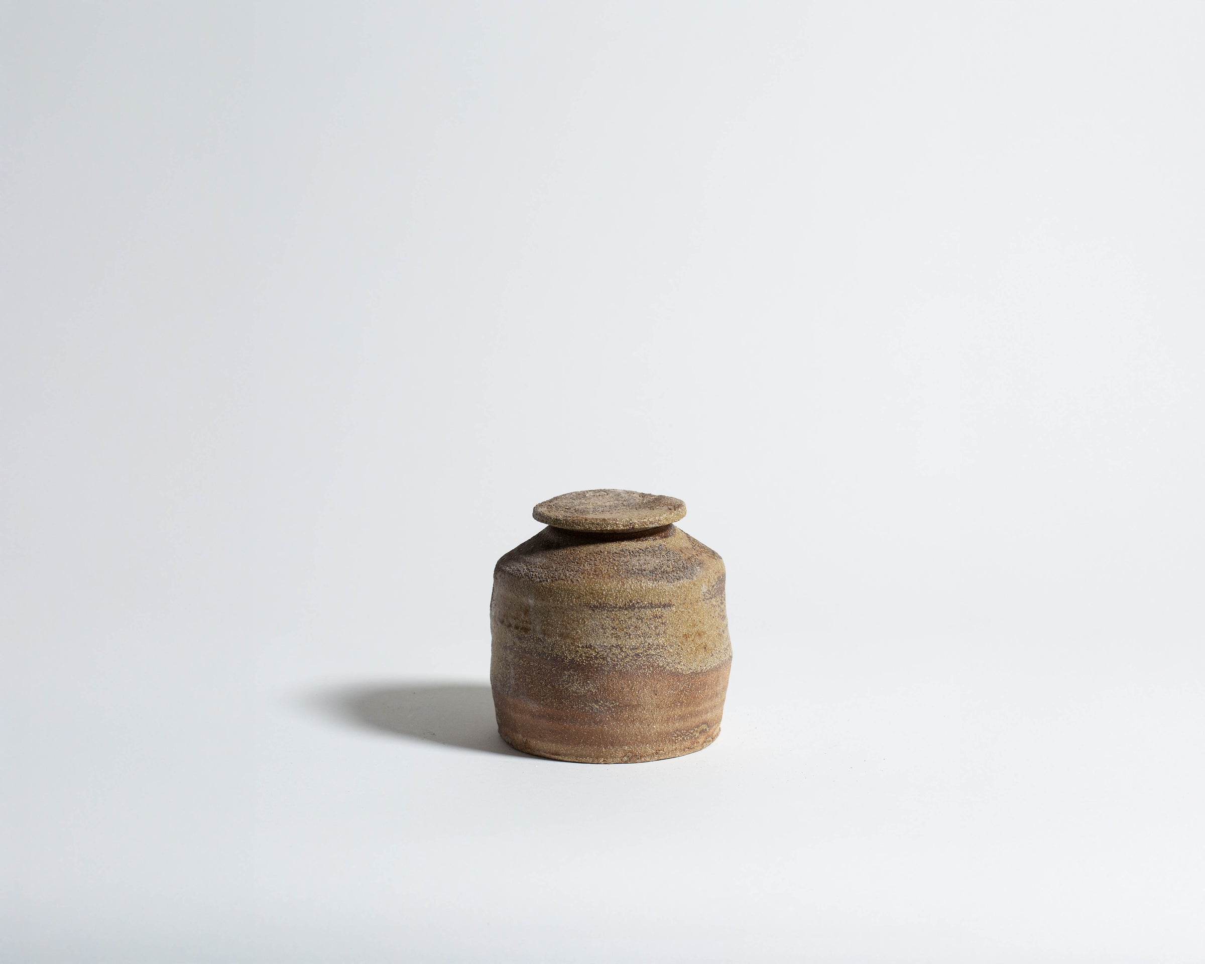 Akiko Hirai Short Wood Fire Effect Tea Caddy in Beige