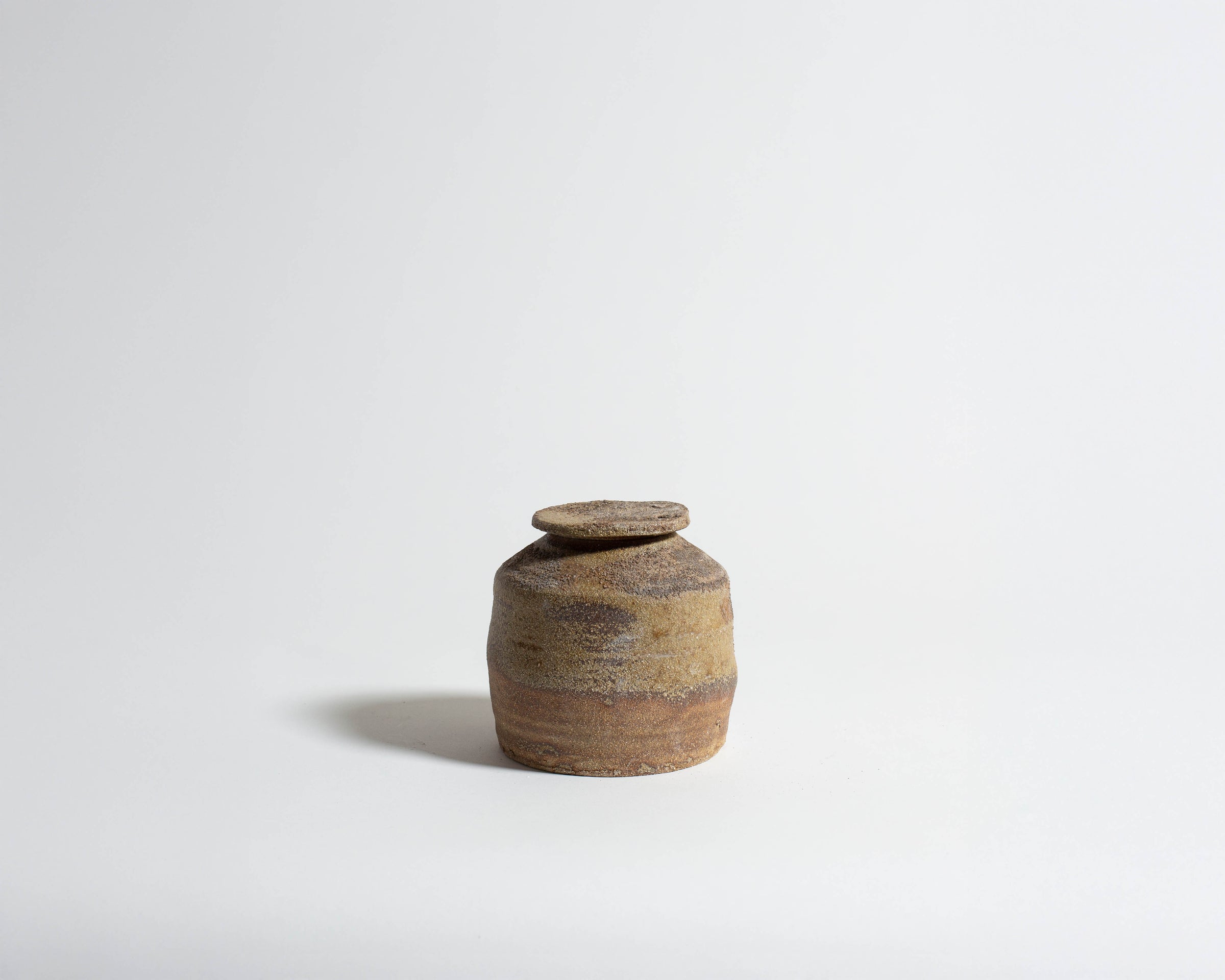 Akiko Hirai Short Wood Fire Effect Tea Caddy in Beige
