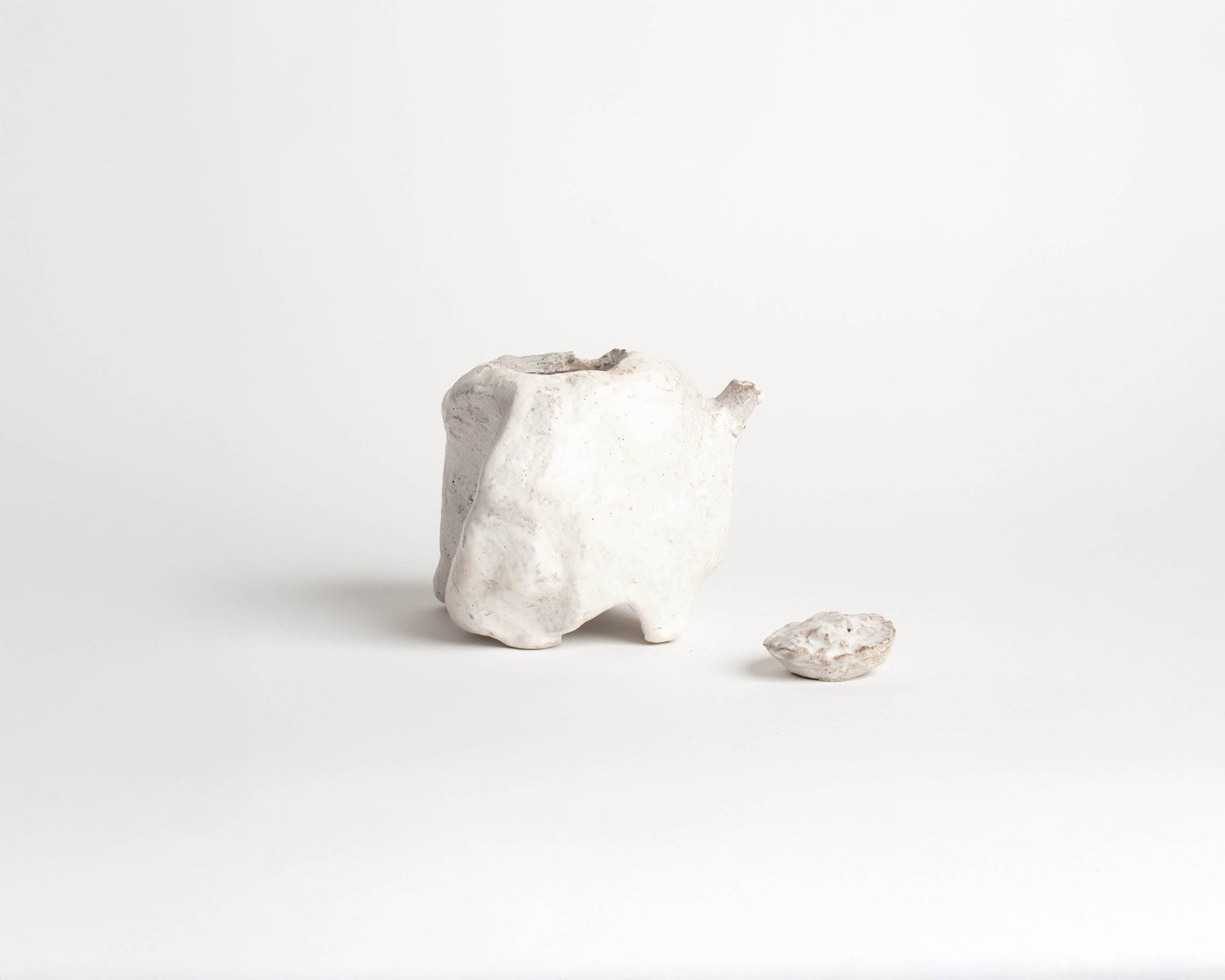 Akiko Hirai Large Rock Teapot in White
