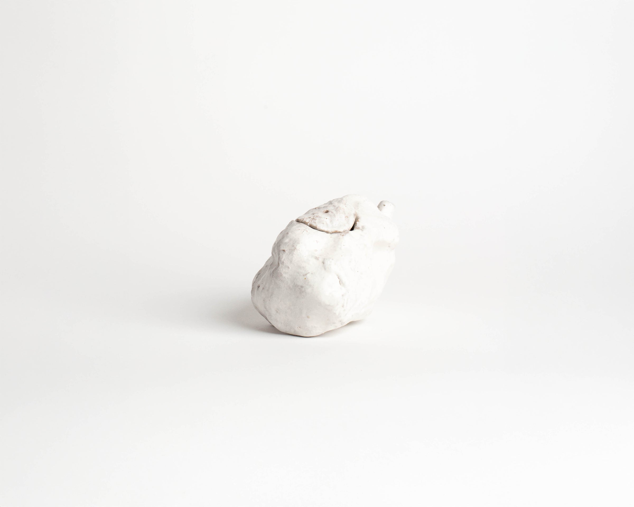 Akiko Hirai Medium Rock Teapot in White