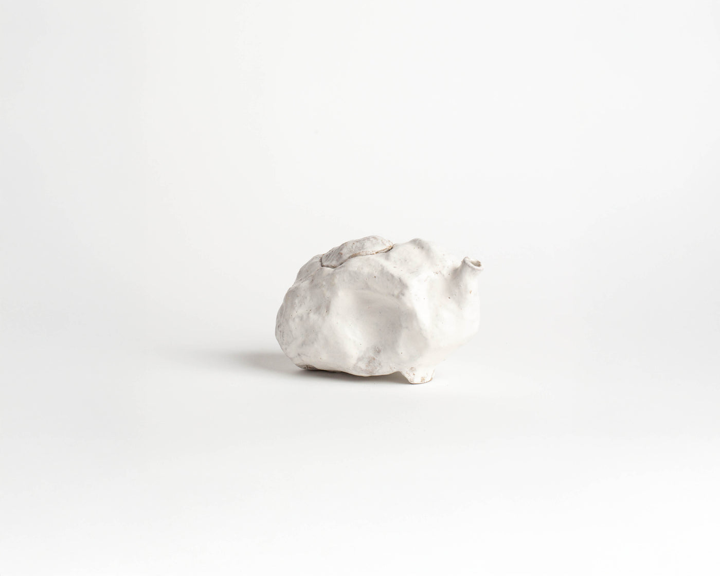 Akiko Hirai Medium Rock Teapot in White