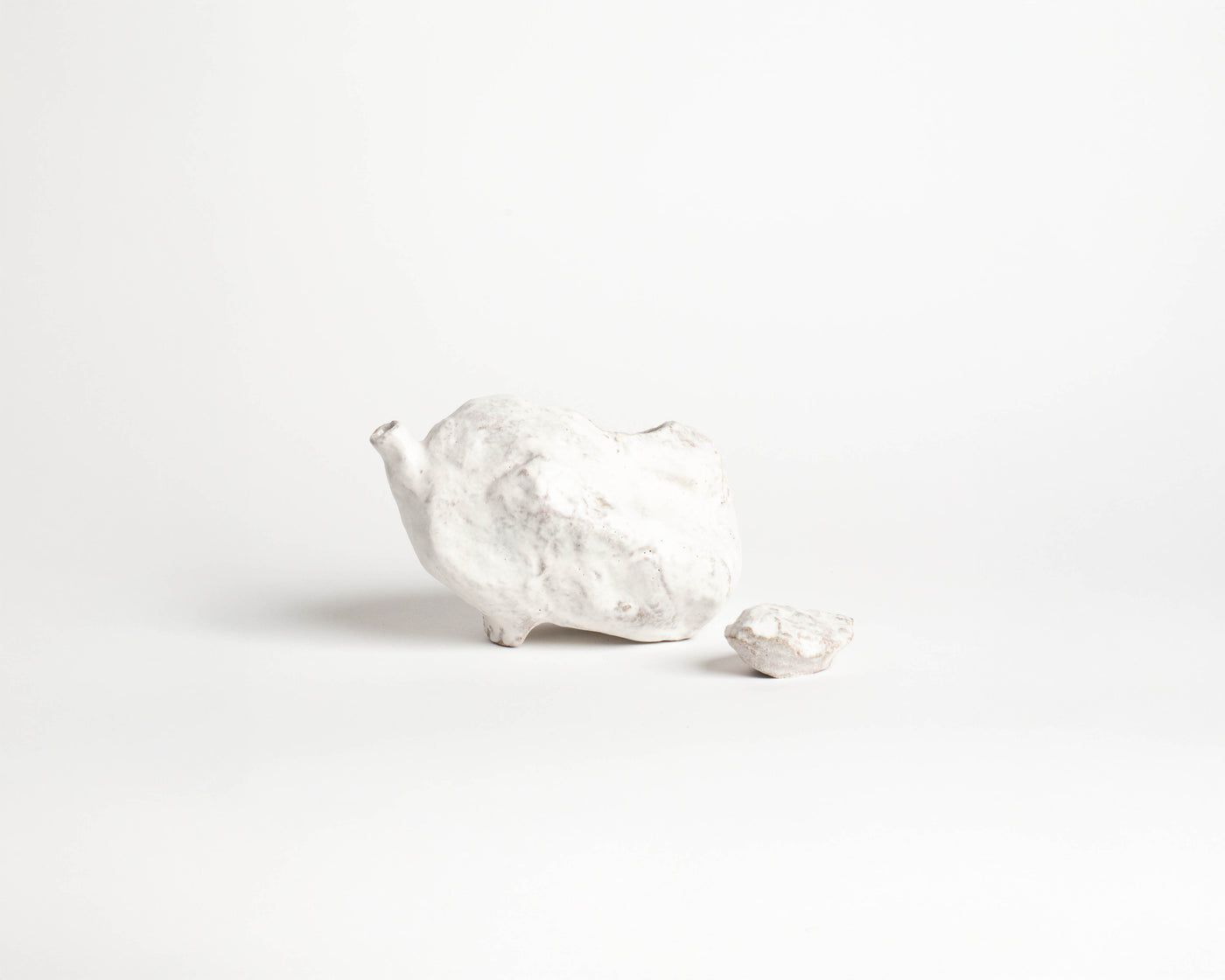 Akiko Hirai Medium Rock Teapot in White