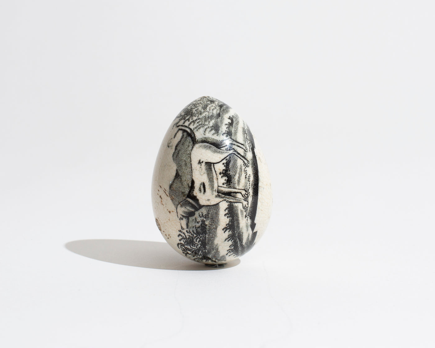 19TH CENTURY TRANSFER DECORATED POTTERY DARNING EGG IN BLACK WITH DOG MOTIF [1830]