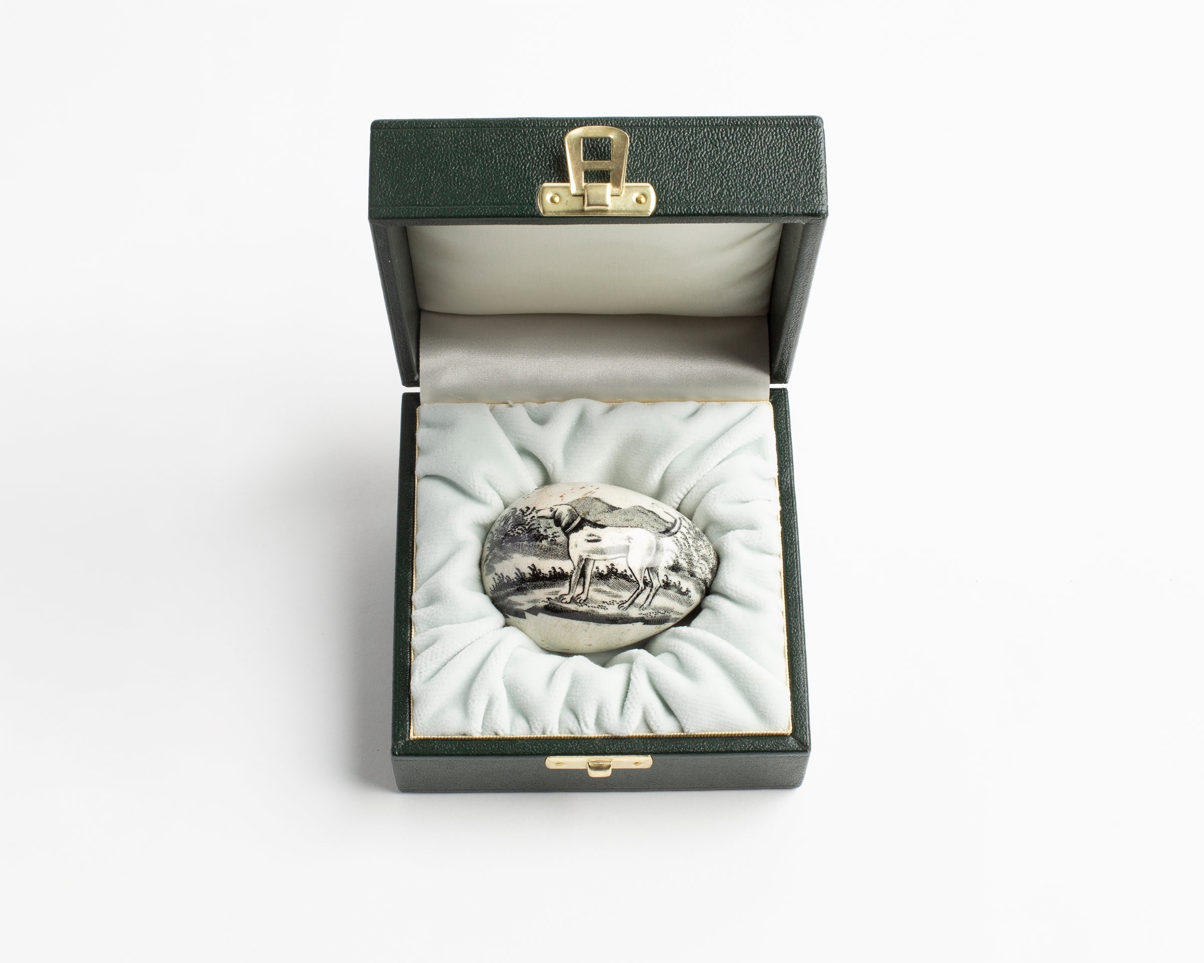 19TH CENTURY TRANSFER DECORATED POTTERY DARNING EGG IN BLACK WITH DOG MOTIF [1830]