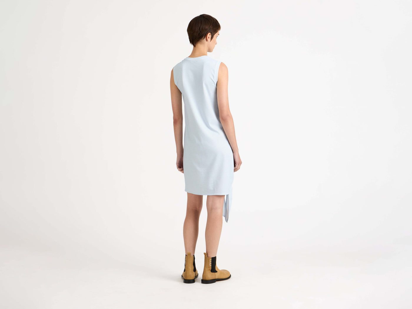hem knot dress white light blue Model Back 2