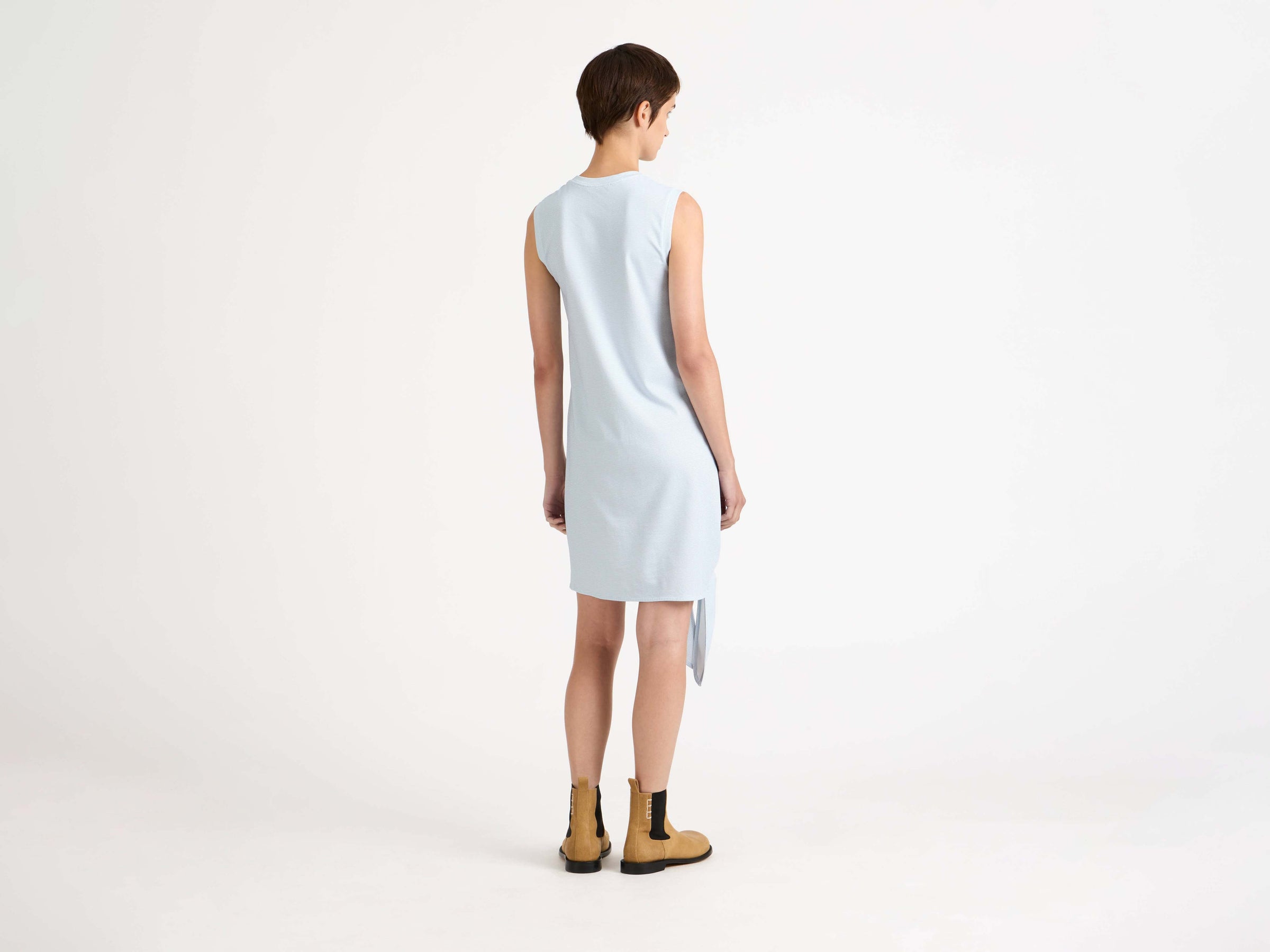 hem knot dress white light blue Model Back 2