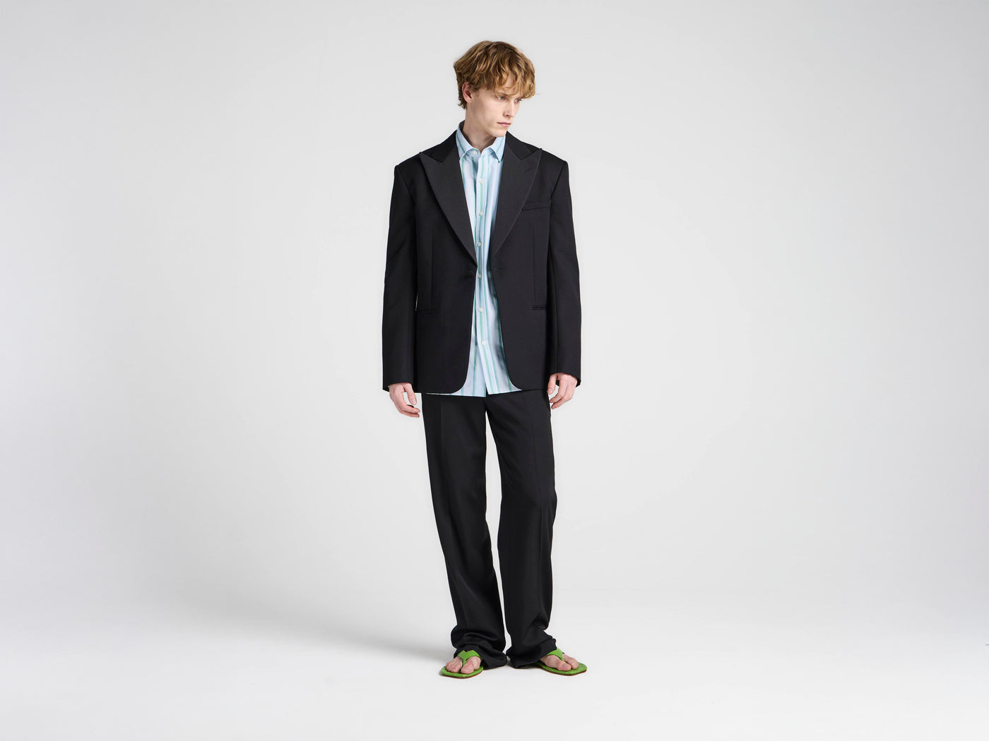 MENS FITTED TUXEDO JACKET IN BLACK