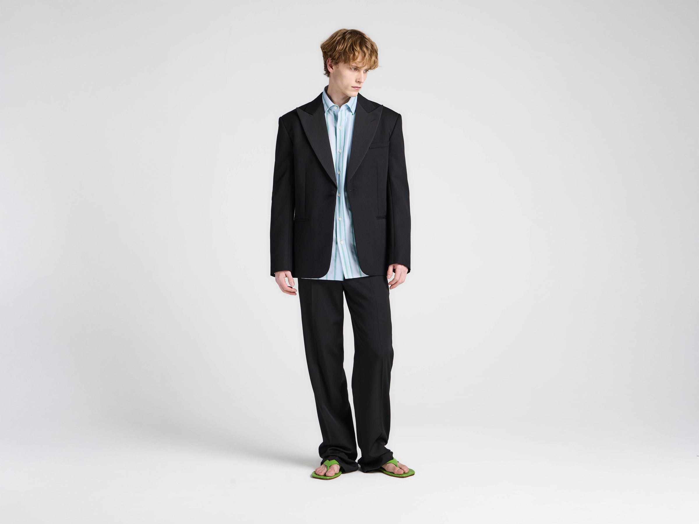 MENS FITTED TUXEDO JACKET IN BLACK