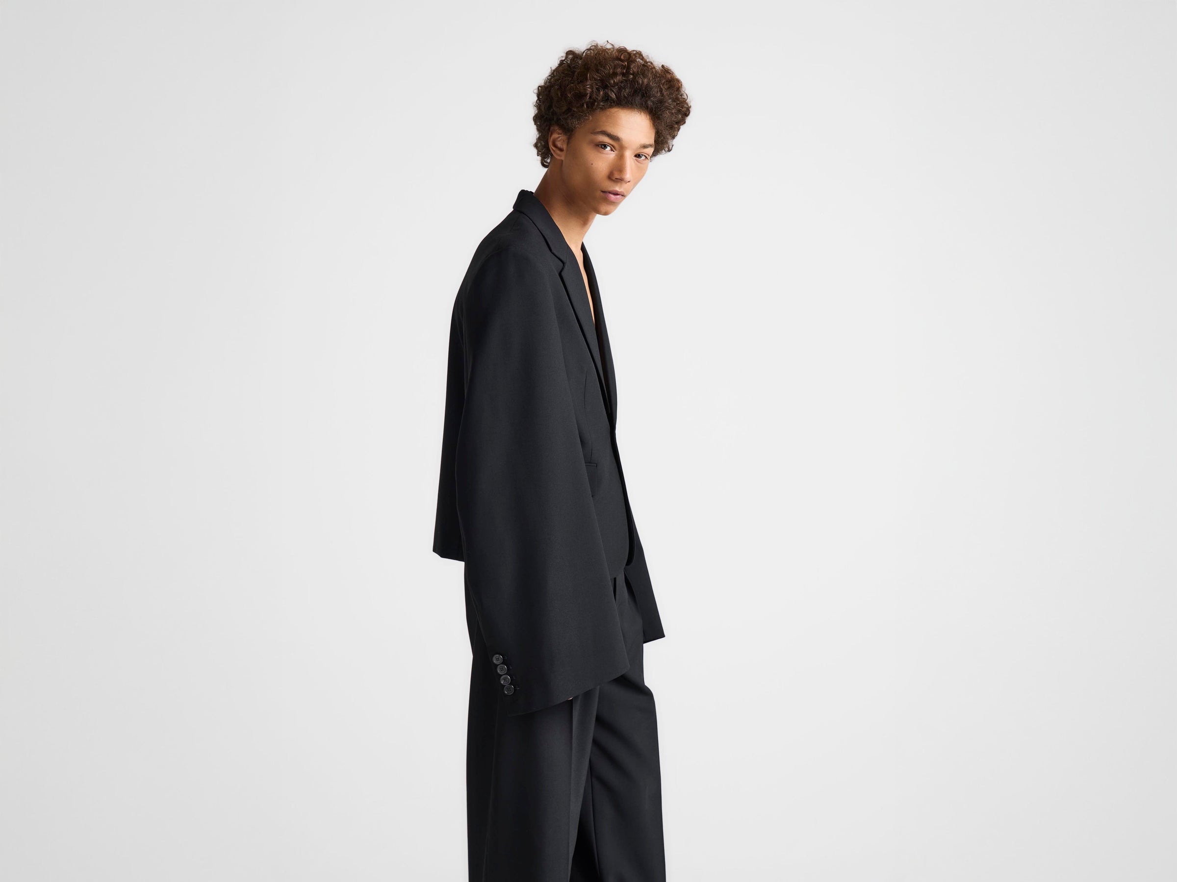MENS WIDE SLEEVE BLAZER IN BLACK