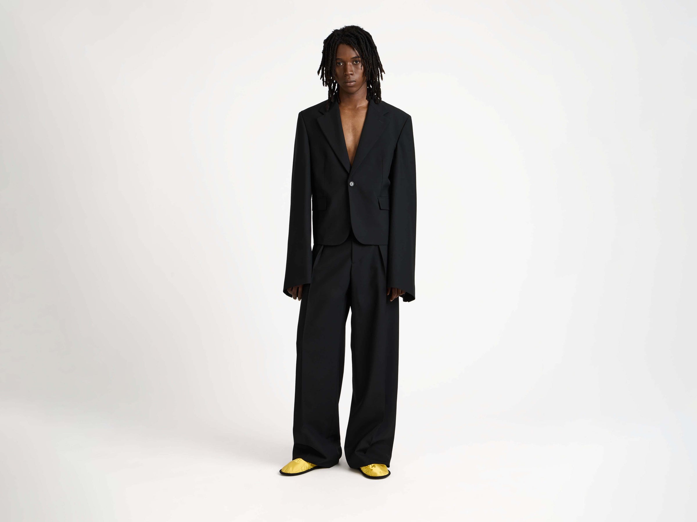 wide sleeve blazer black Model Front 1