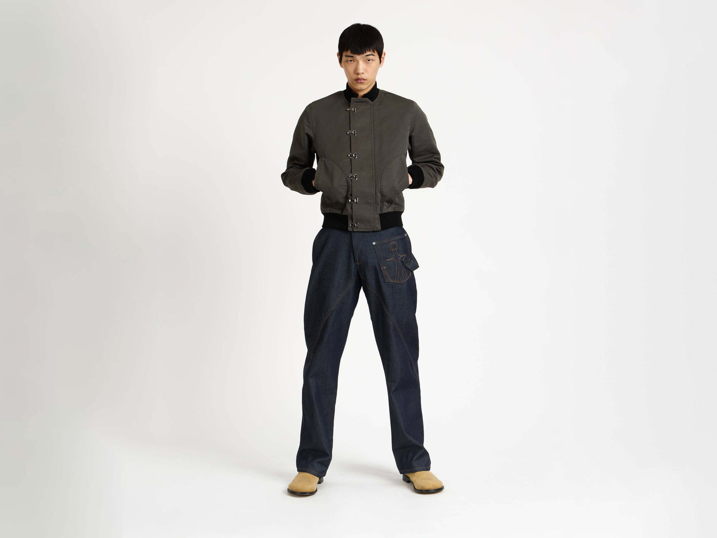 deck jacket dark grey Model Front 4