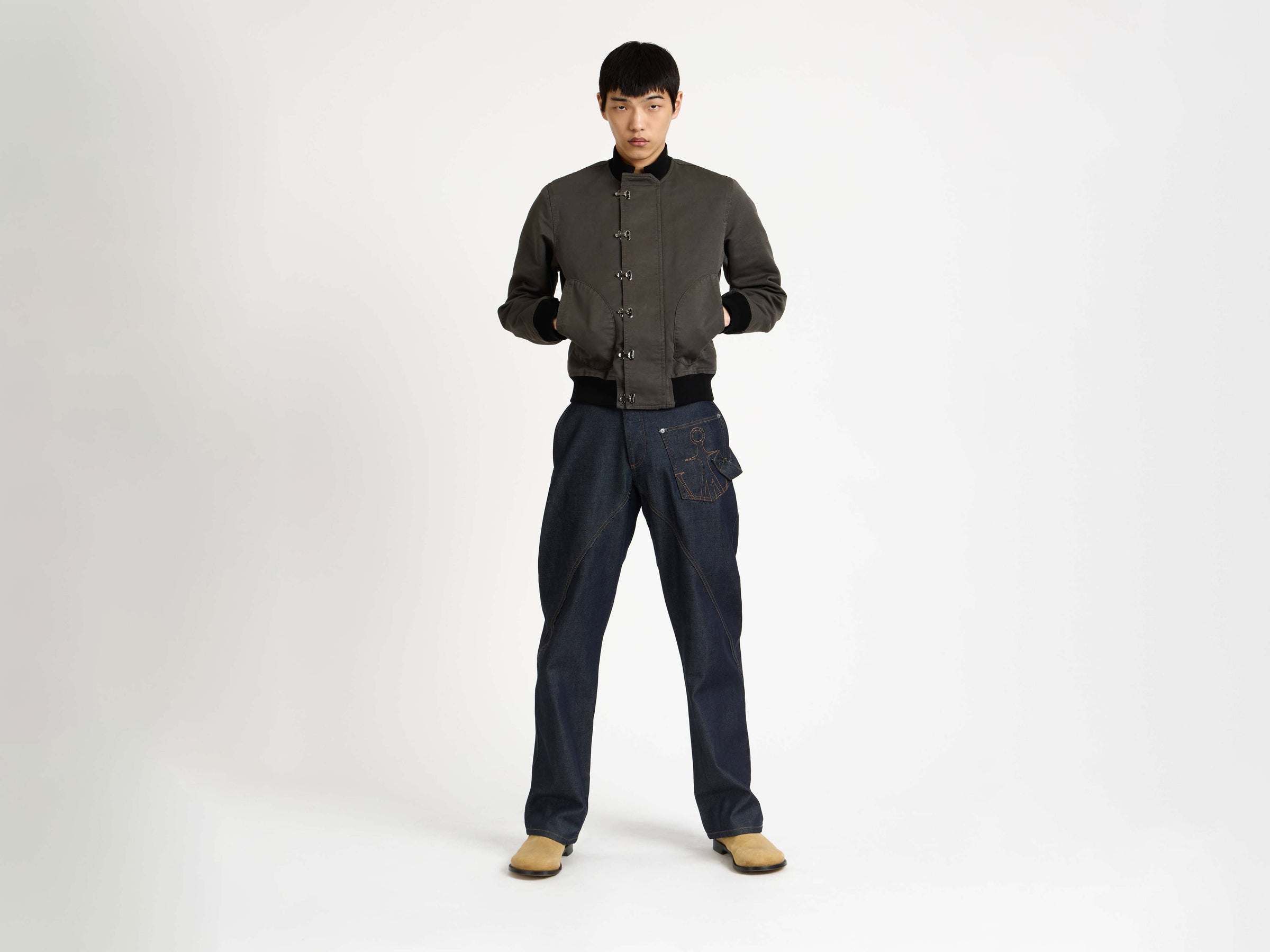 deck jacket dark grey Model Front 4