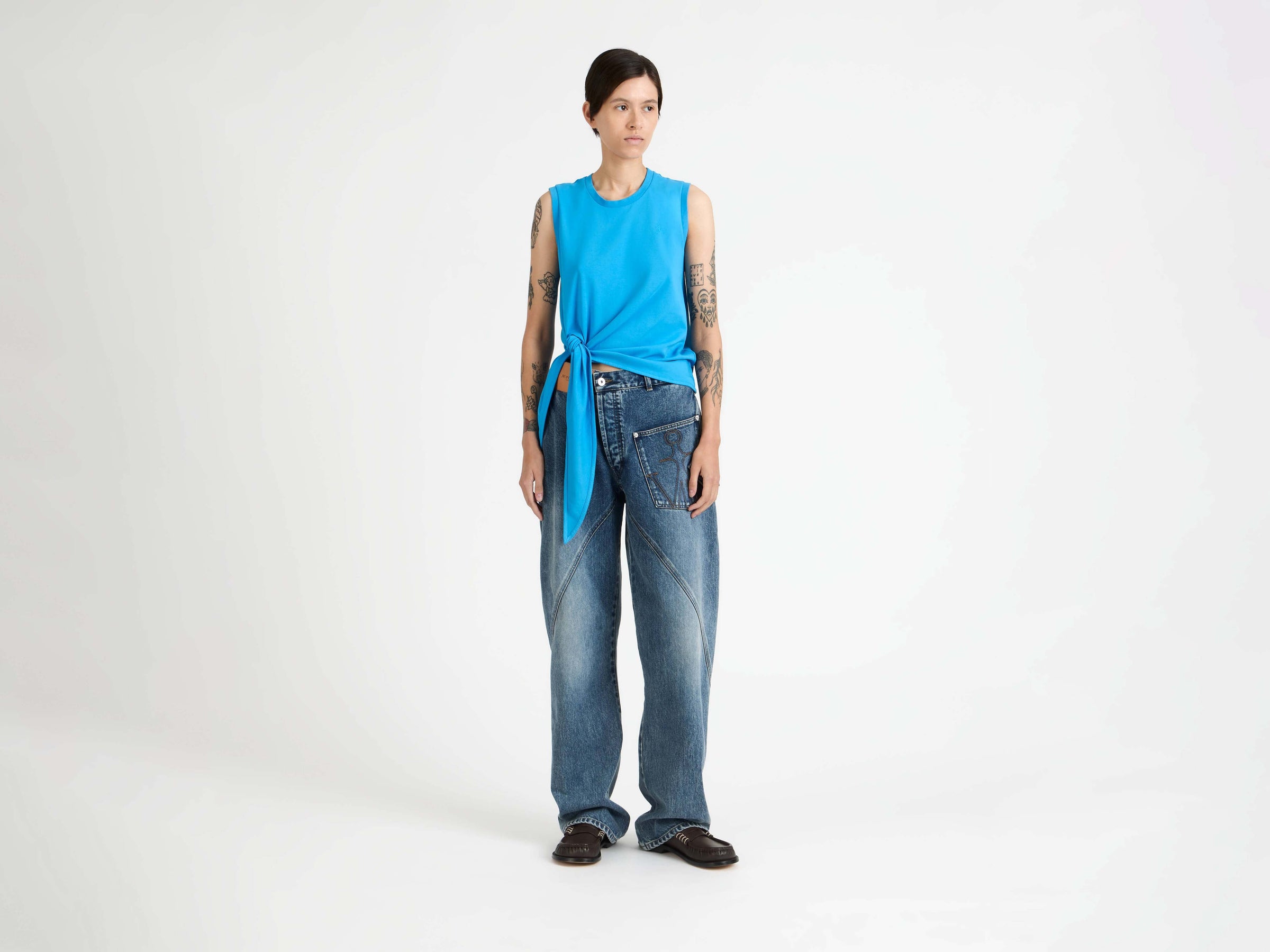 hem knot tank top bright blue Model Front 1