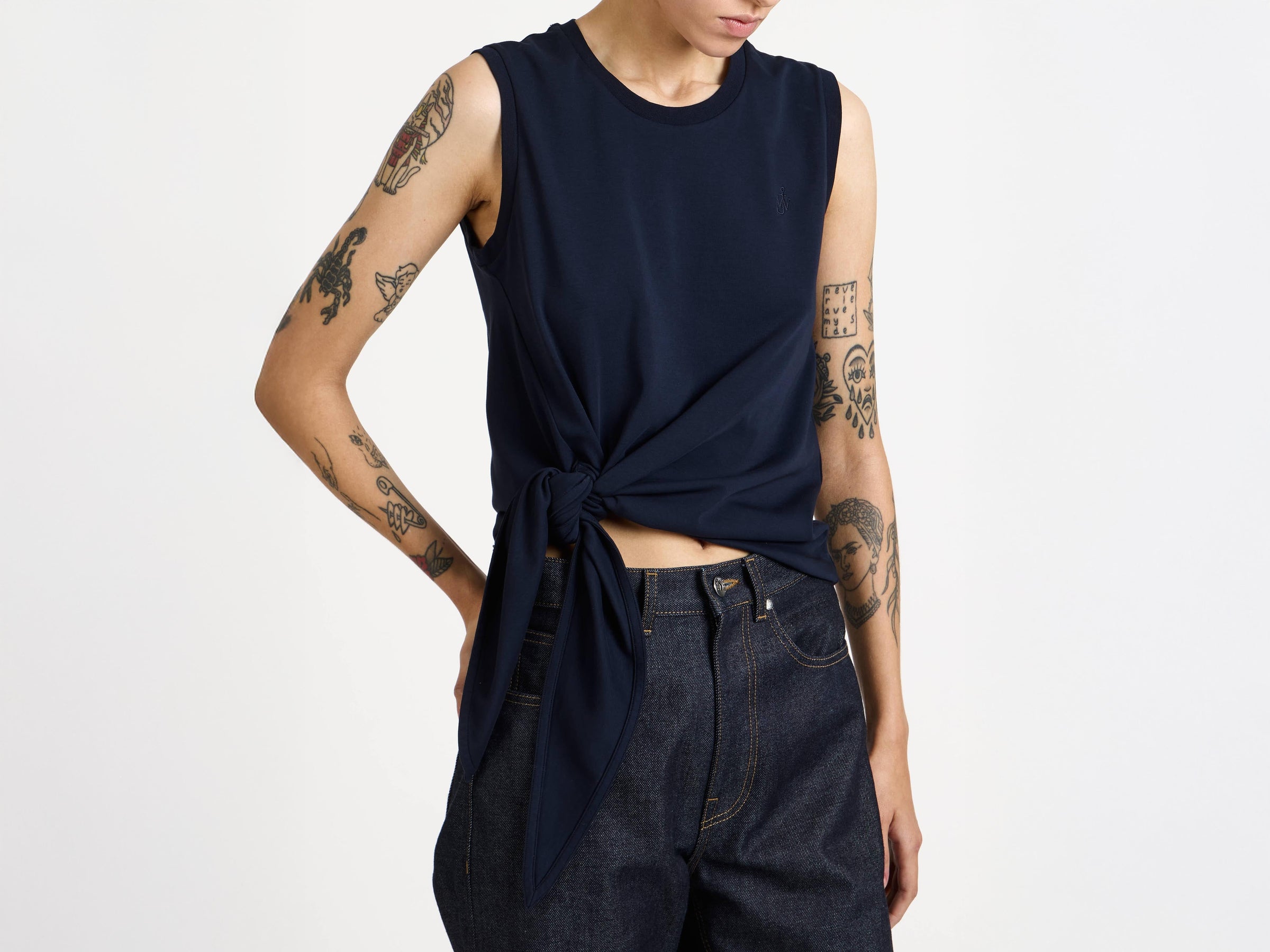 hem knot tank top navy Model Detail 9