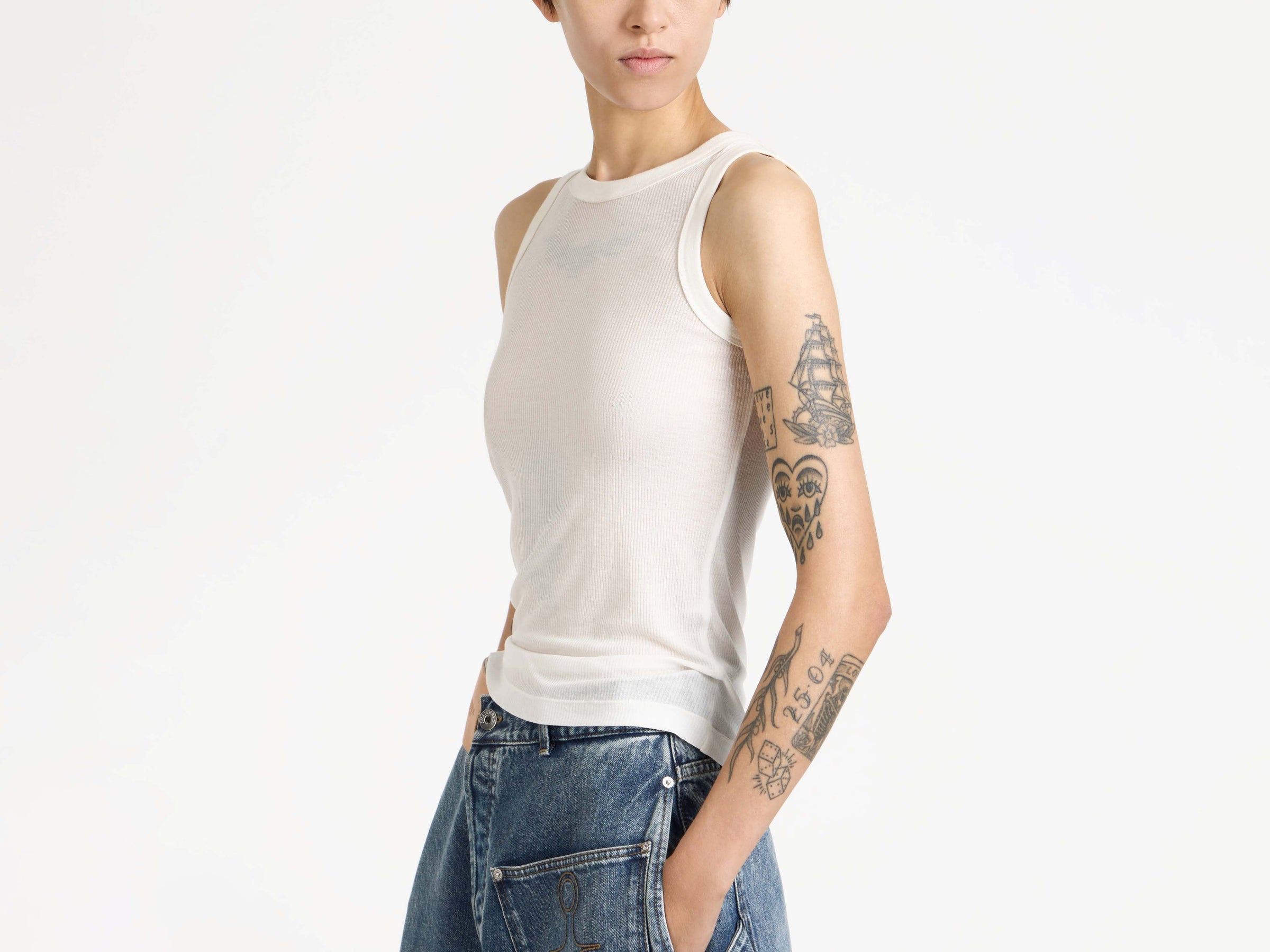 sheer vest off white Model Detail 5