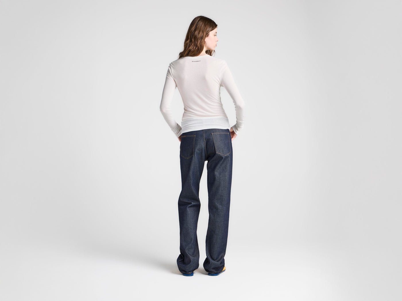 WOMENS LONG SLEEVE CREW NECKLINE TOP IN OFF-WHITE