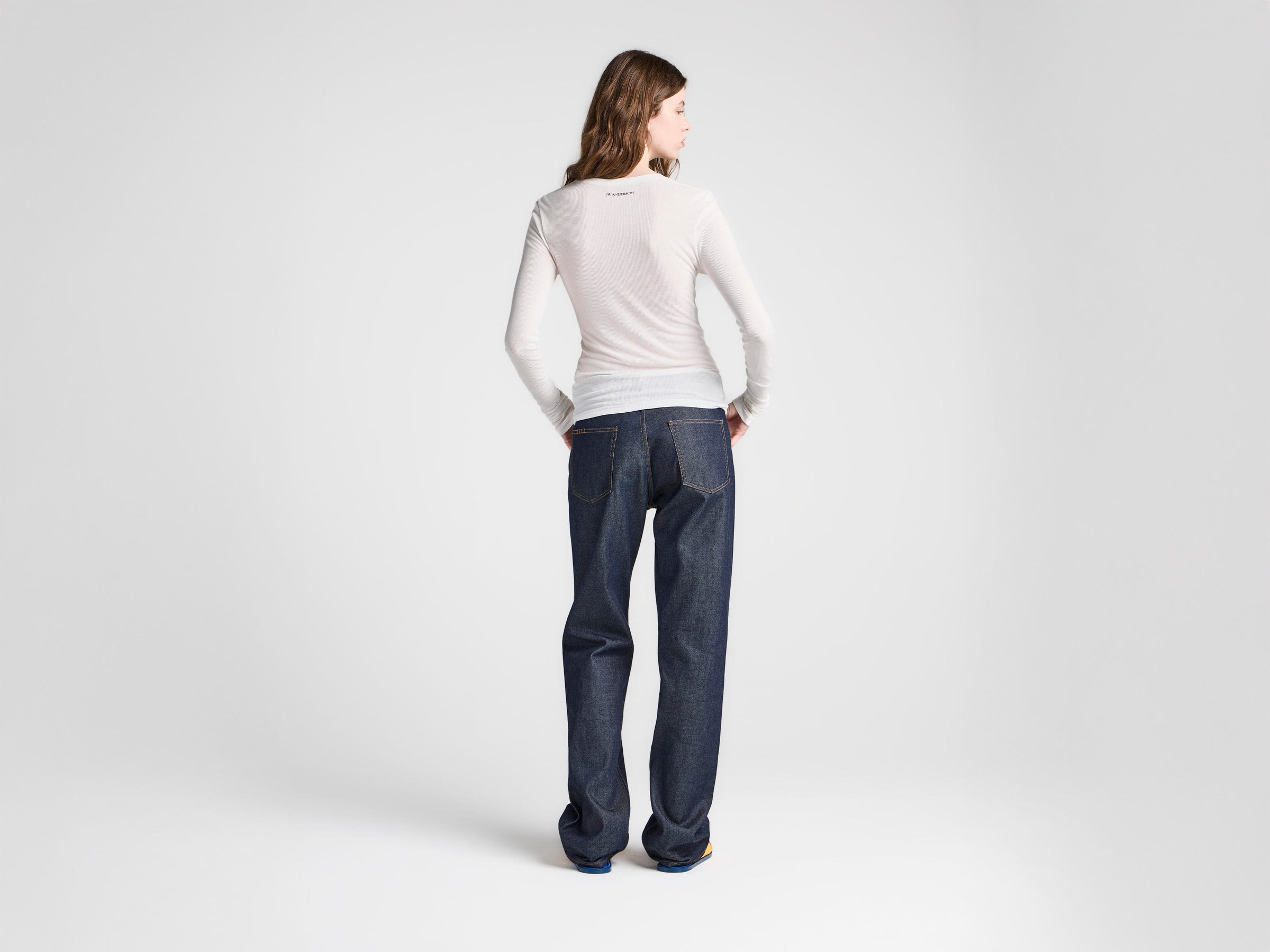 WOMENS LONG SLEEVE CREW NECKLINE TOP IN OFF-WHITE