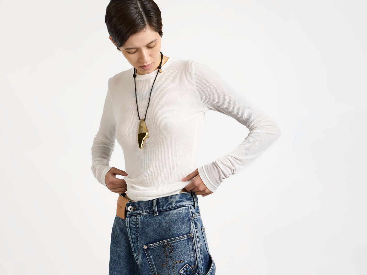 LONG SLEEVE CREW NECKLINE TOP IN OFF-WHITE