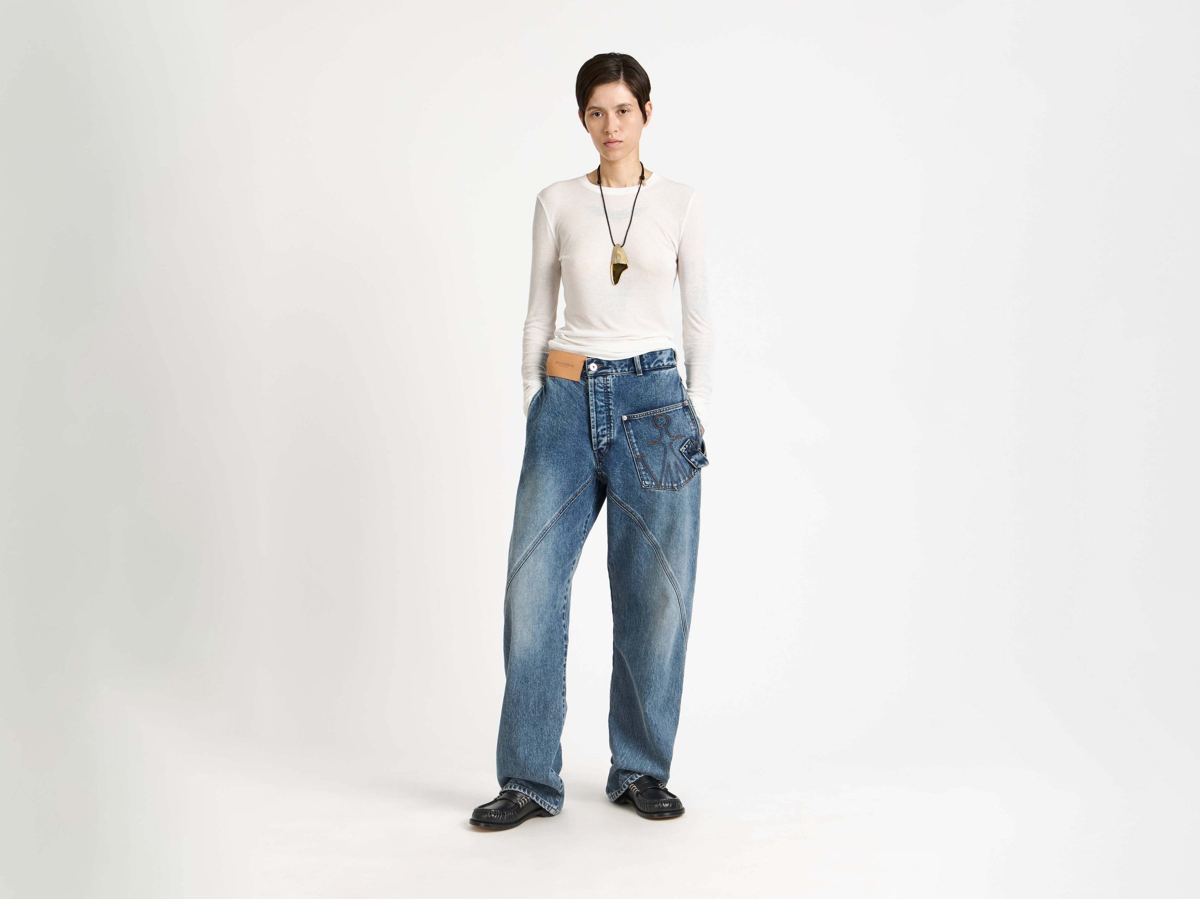 LONG SLEEVE CREW NECKLINE TOP IN OFF-WHITE