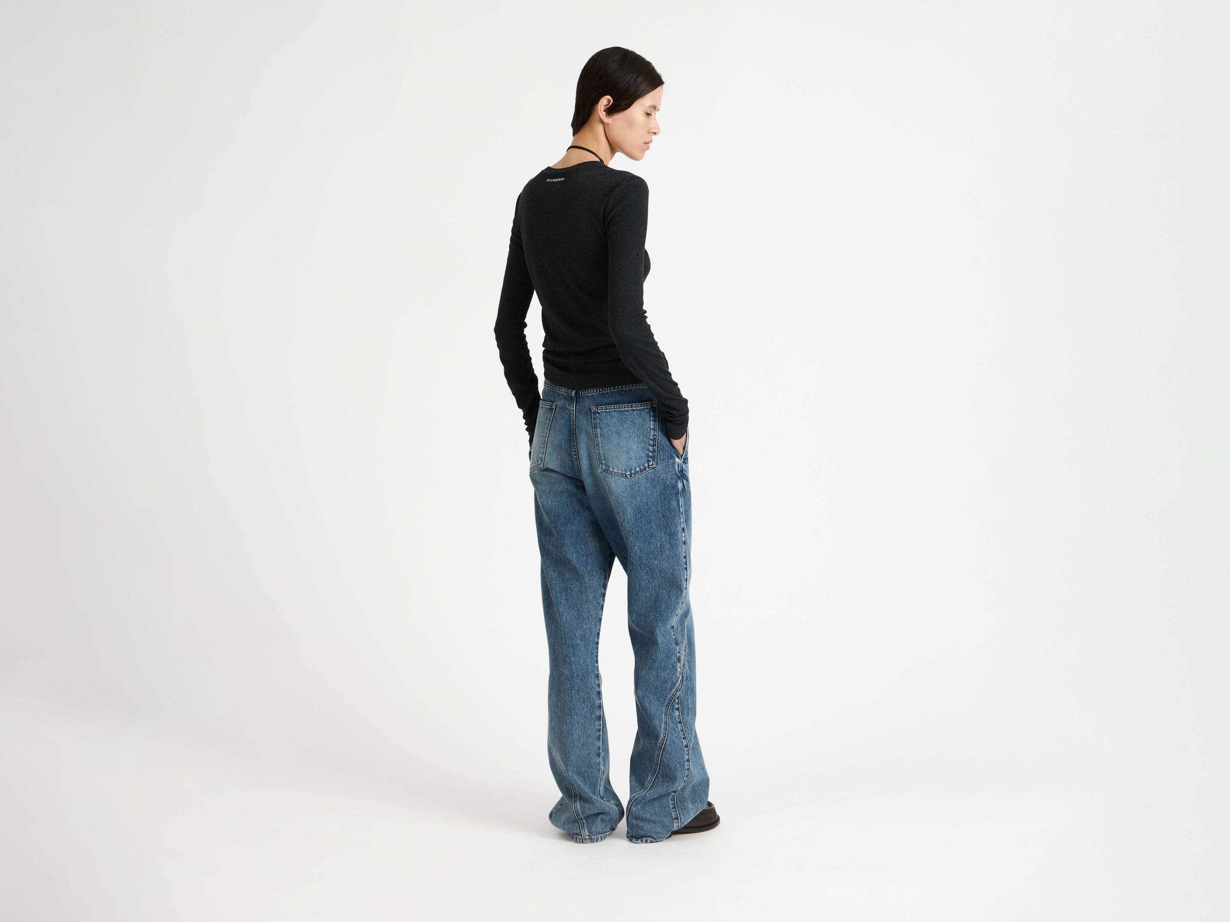 longsleeve crew neck charcoal melange Model Back 1