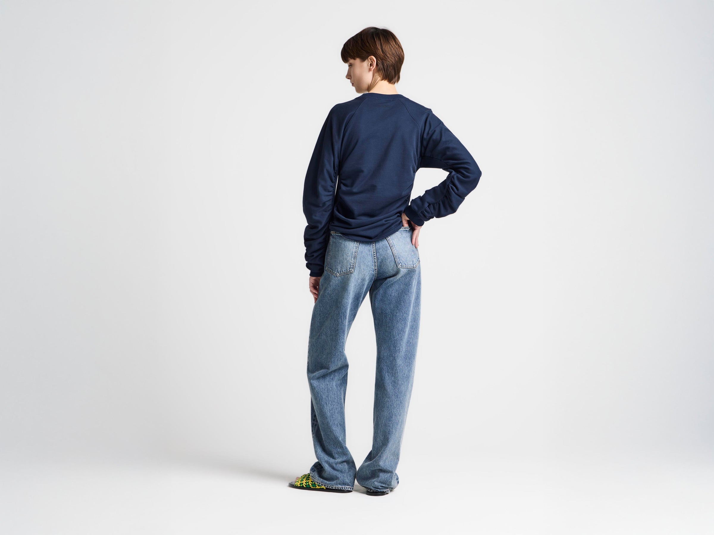 WOMENS RUCHED SLEEVE SWEATSHIRT IN NAVY