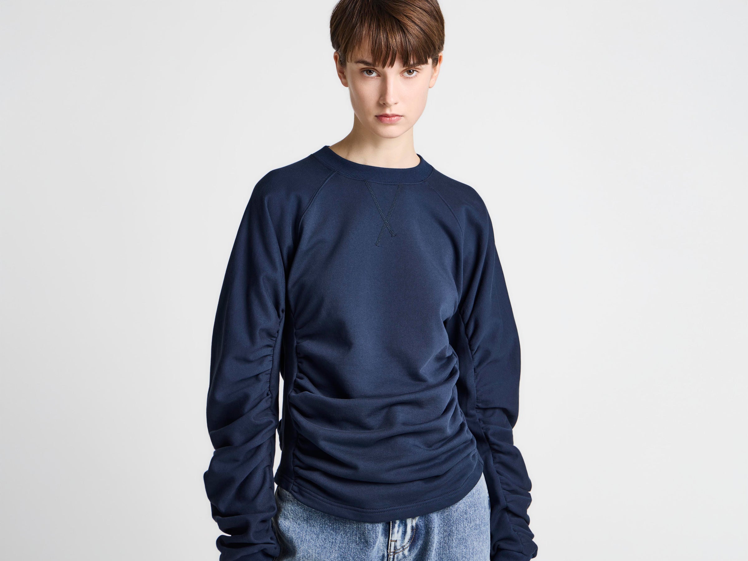 WOMENS RUCHED SLEEVE SWEATSHIRT IN NAVY