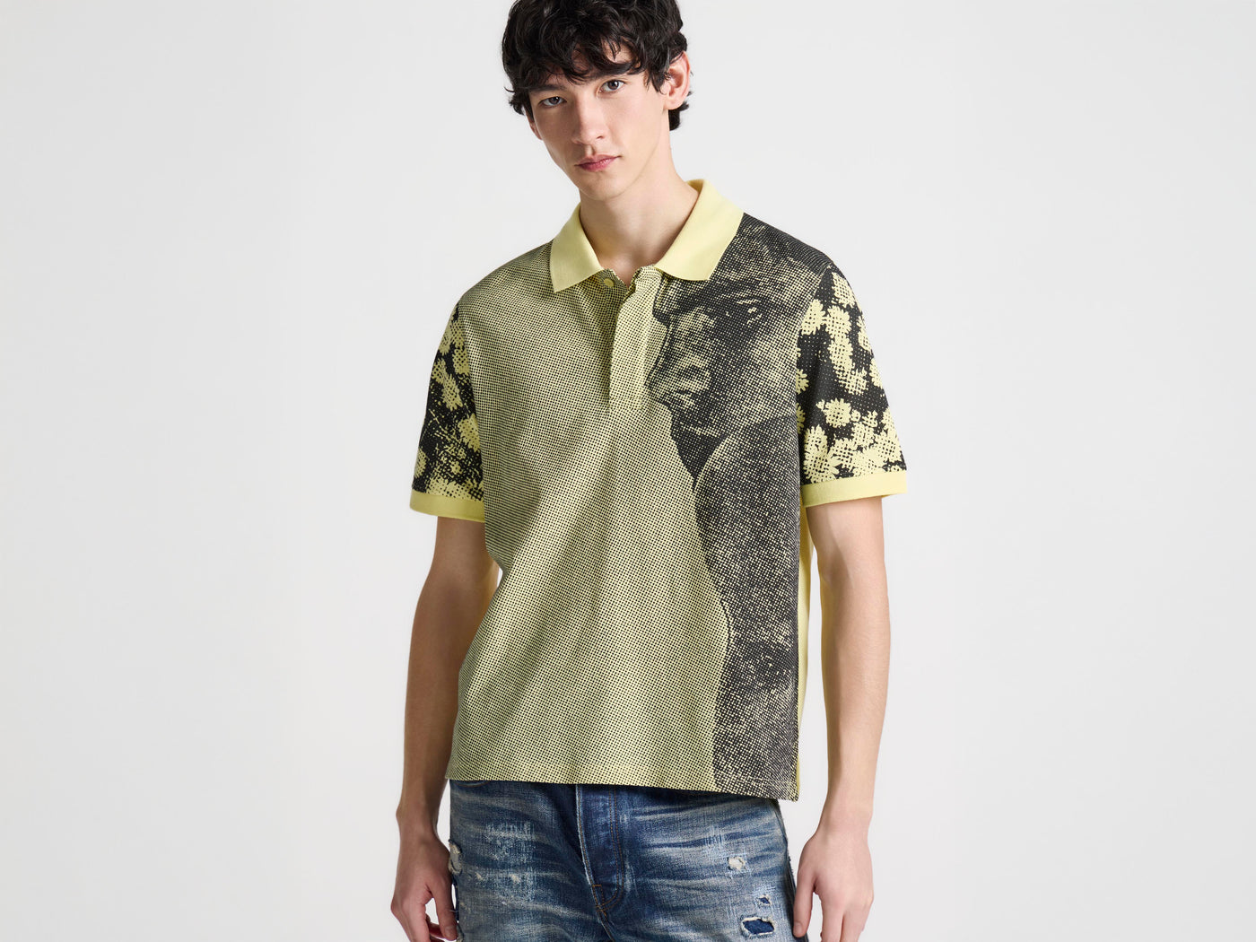 MENS 'MAN WITH DAISIES' SHORT SLEEVED POLO IN PALE YELLOW