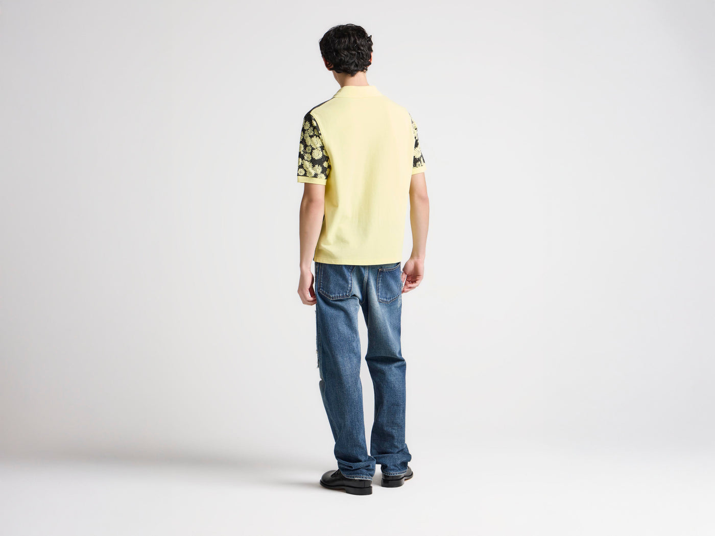 MENS 'MAN WITH DAISIES' SHORT SLEEVED POLO IN PALE YELLOW