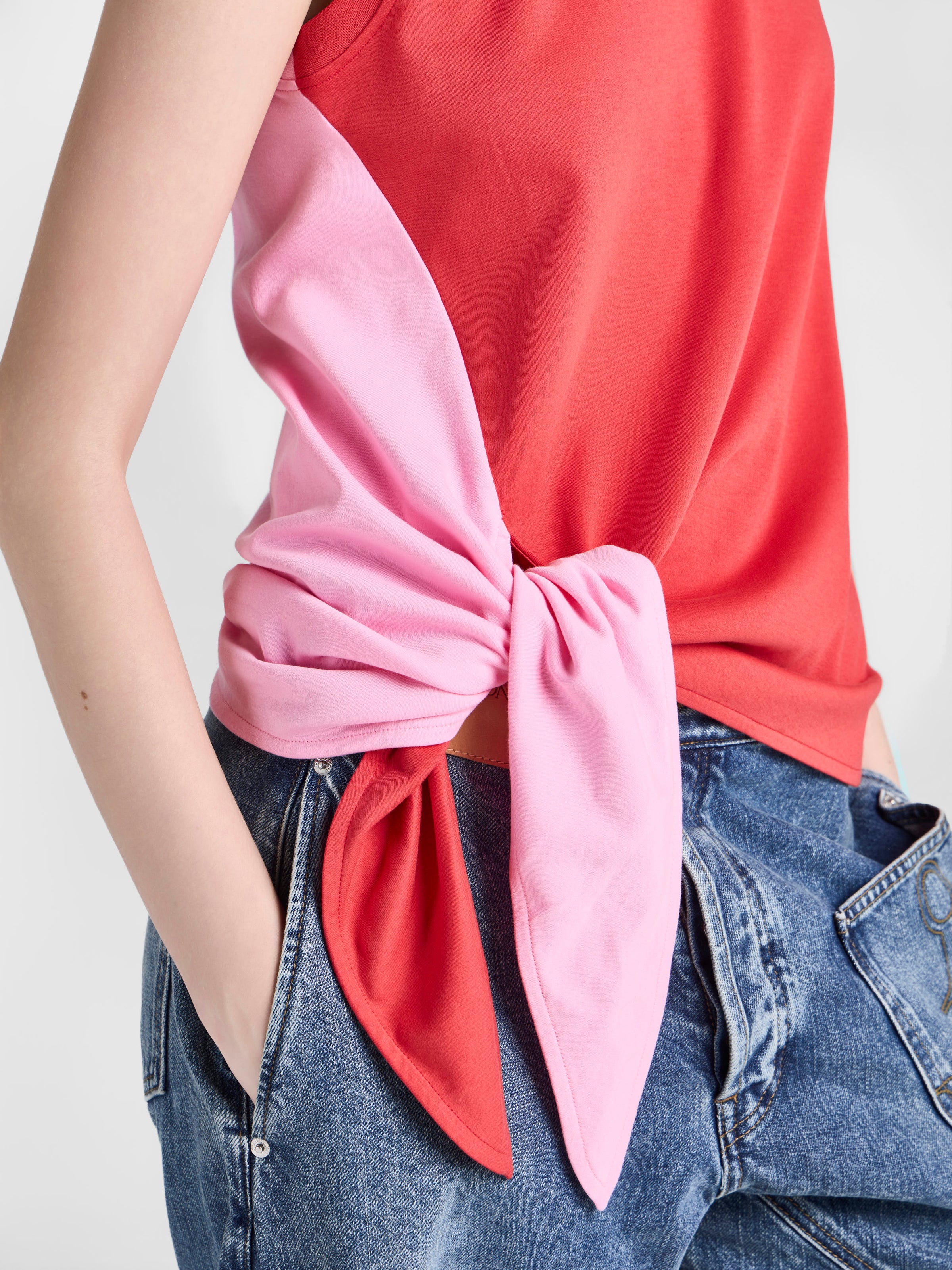 WOMENS HEM KNOT TANK TOP IN RED & BUBBLEGUM