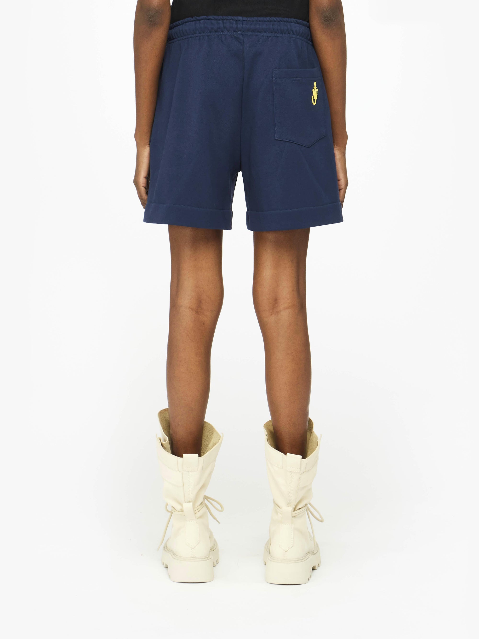 CONTRAST SEAM SHORTS