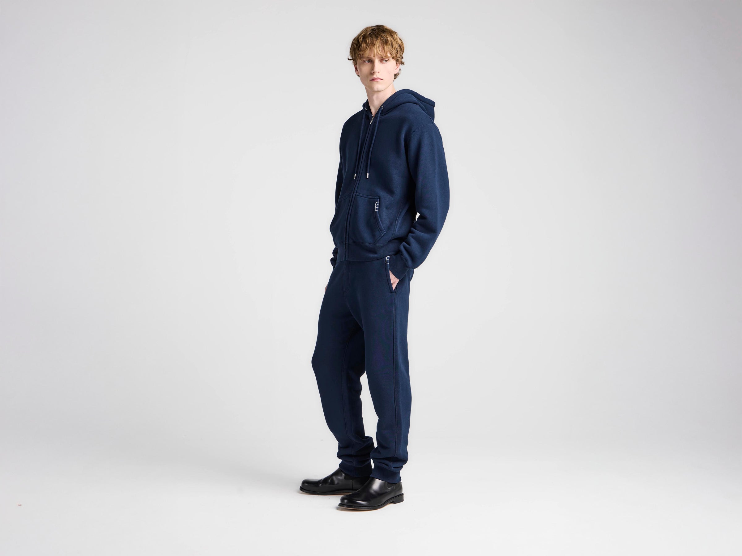 MENS CUFFED SWEATPANTS IN NAVY
