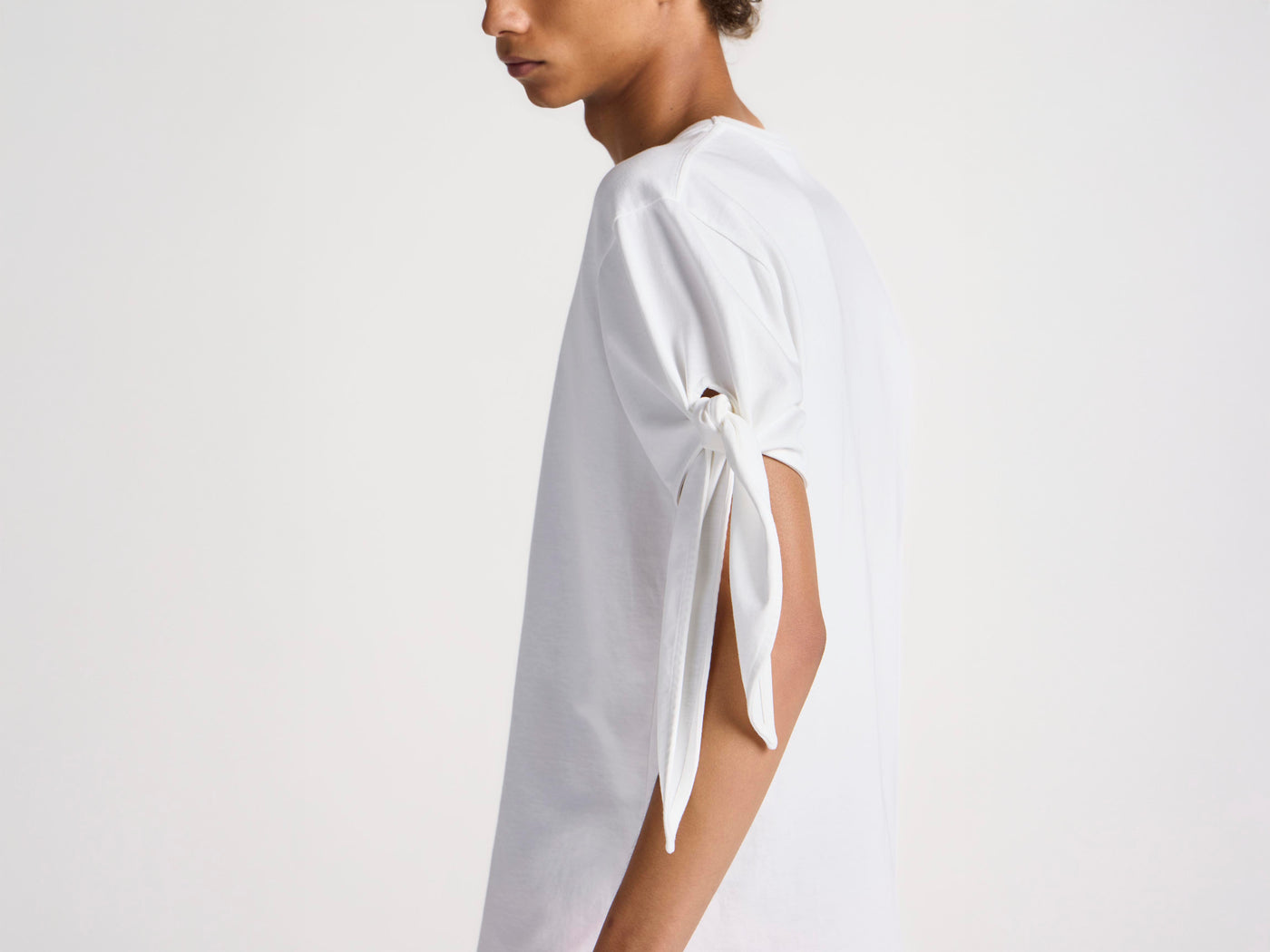 MENS KNOTTED SLEEVE T-SHIRT IN WHITE
