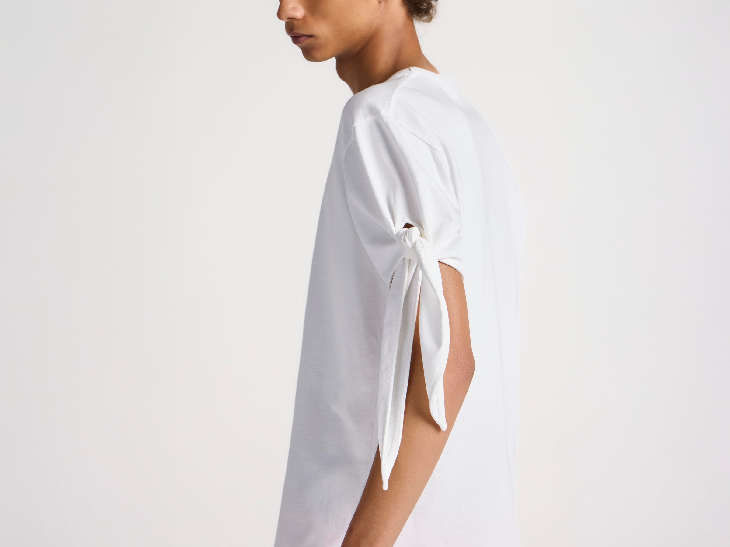 MENS KNOTTED SLEEVE T-SHIRT IN WHITE