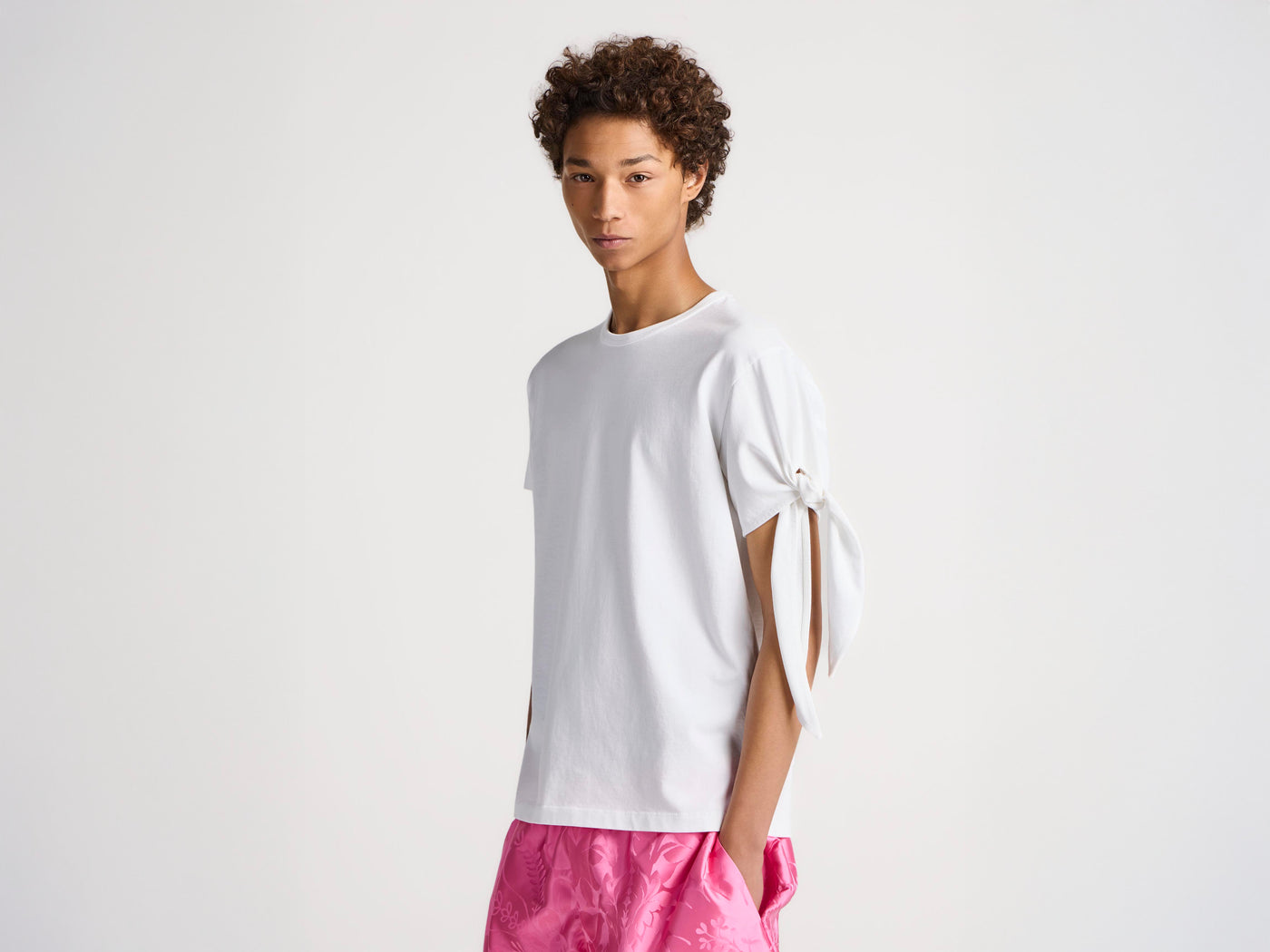 MENS KNOTTED SLEEVE T-SHIRT IN WHITE