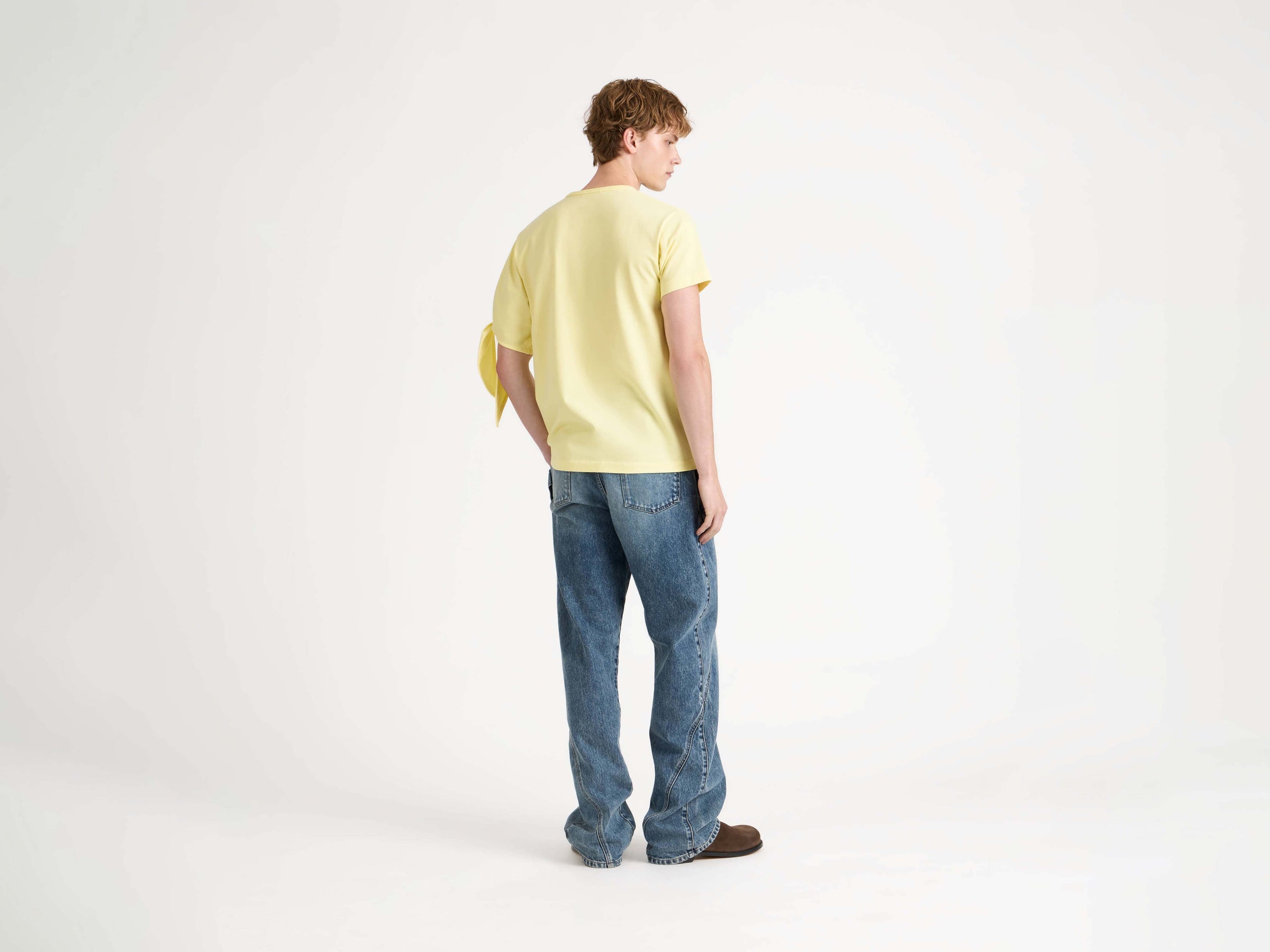 KNOTTED SLEEVE T-SHIRT IN YELLOW