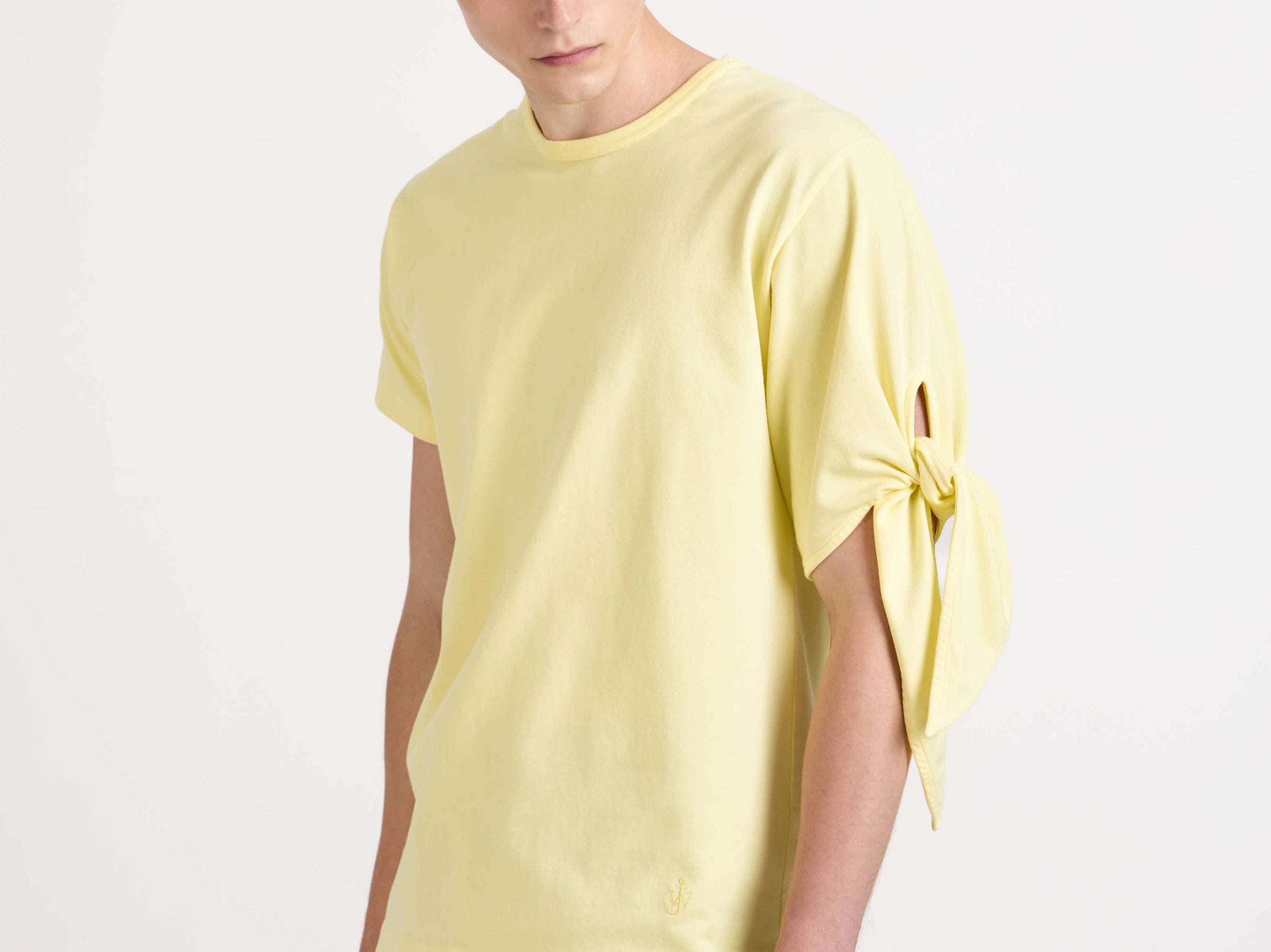 KNOTTED SLEEVE T-SHIRT IN YELLOW