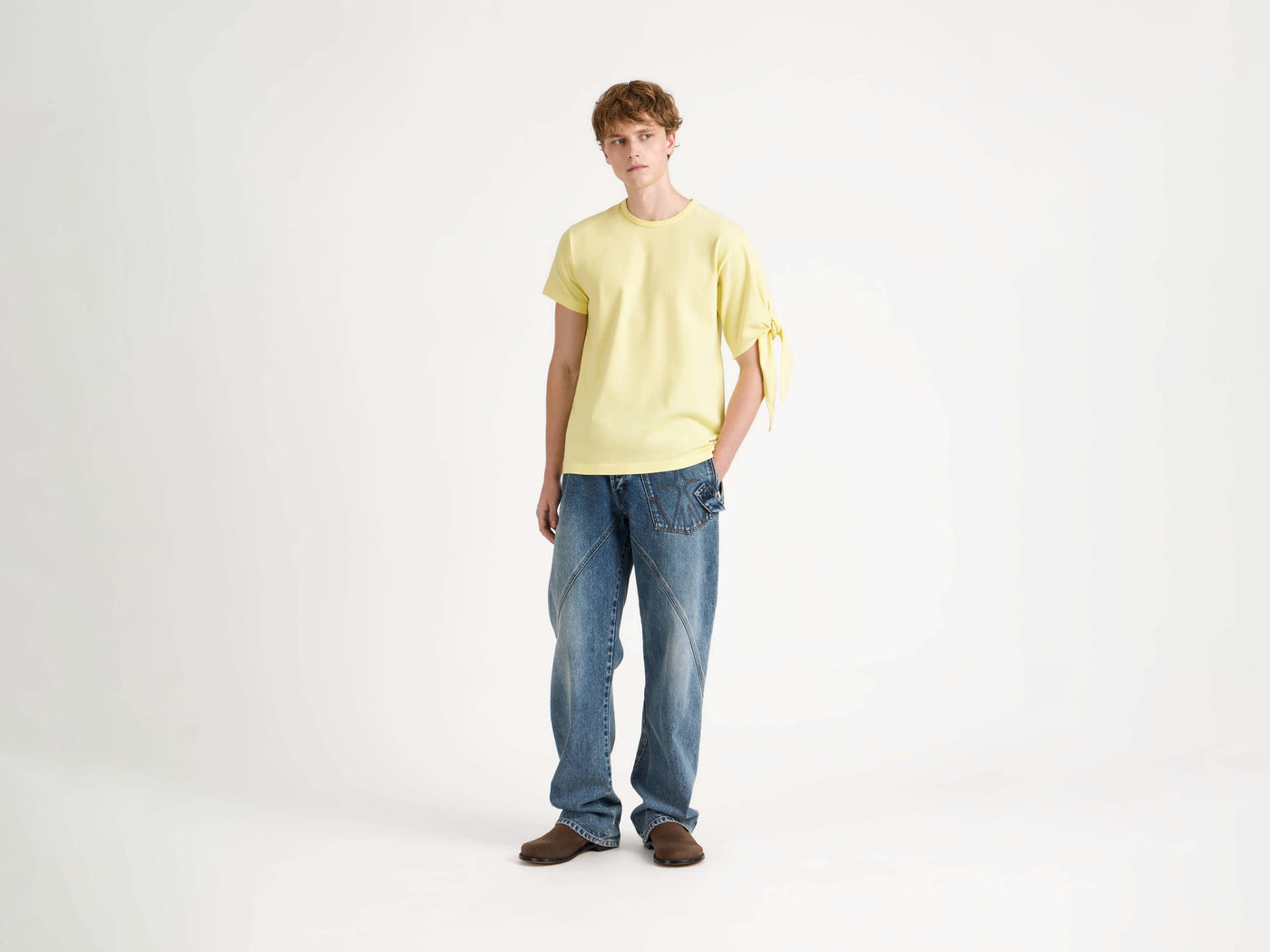 KNOTTED SLEEVE T-SHIRT IN YELLOW