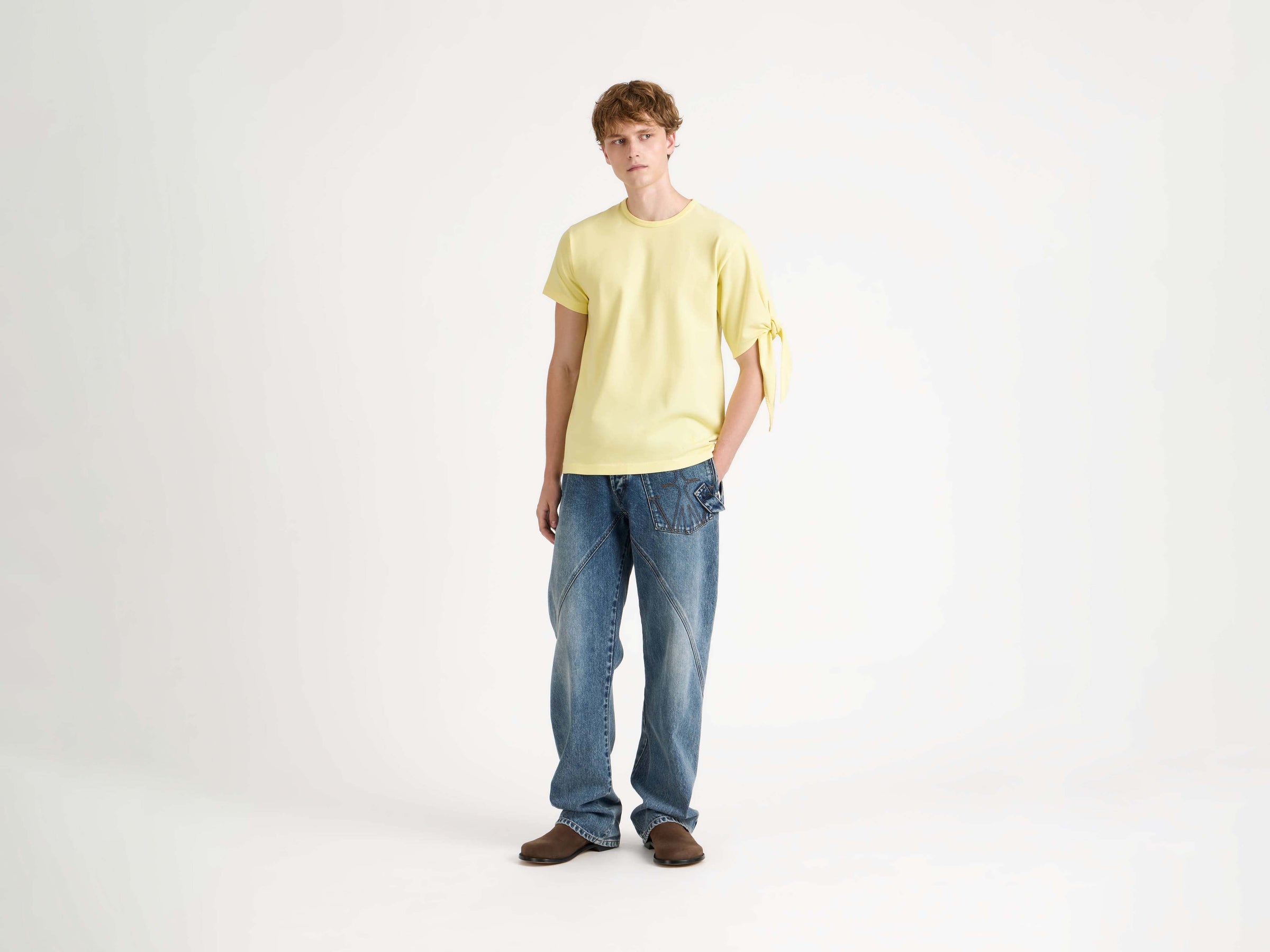 KNOTTED SLEEVE T-SHIRT IN YELLOW