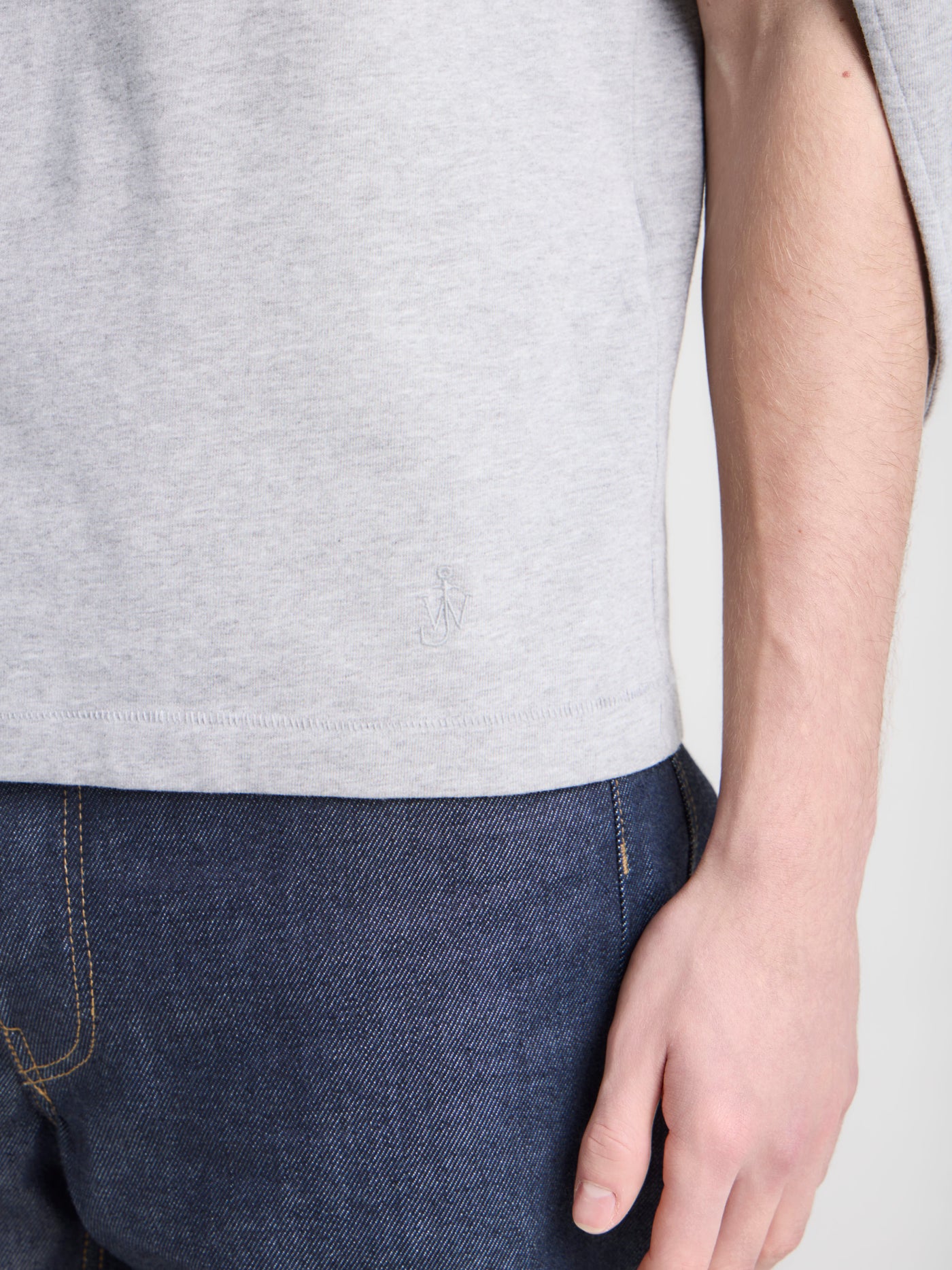 MENS KNOTTED SLEEVE T-SHIRT IN MID GREY MELANGE
