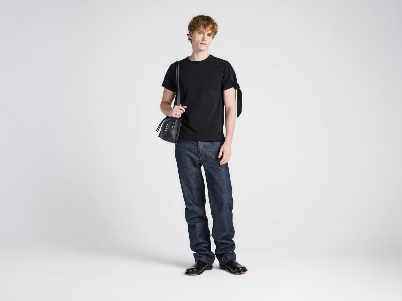 MENS KNOTTED SLEEVE T-SHIRT IN BLACK