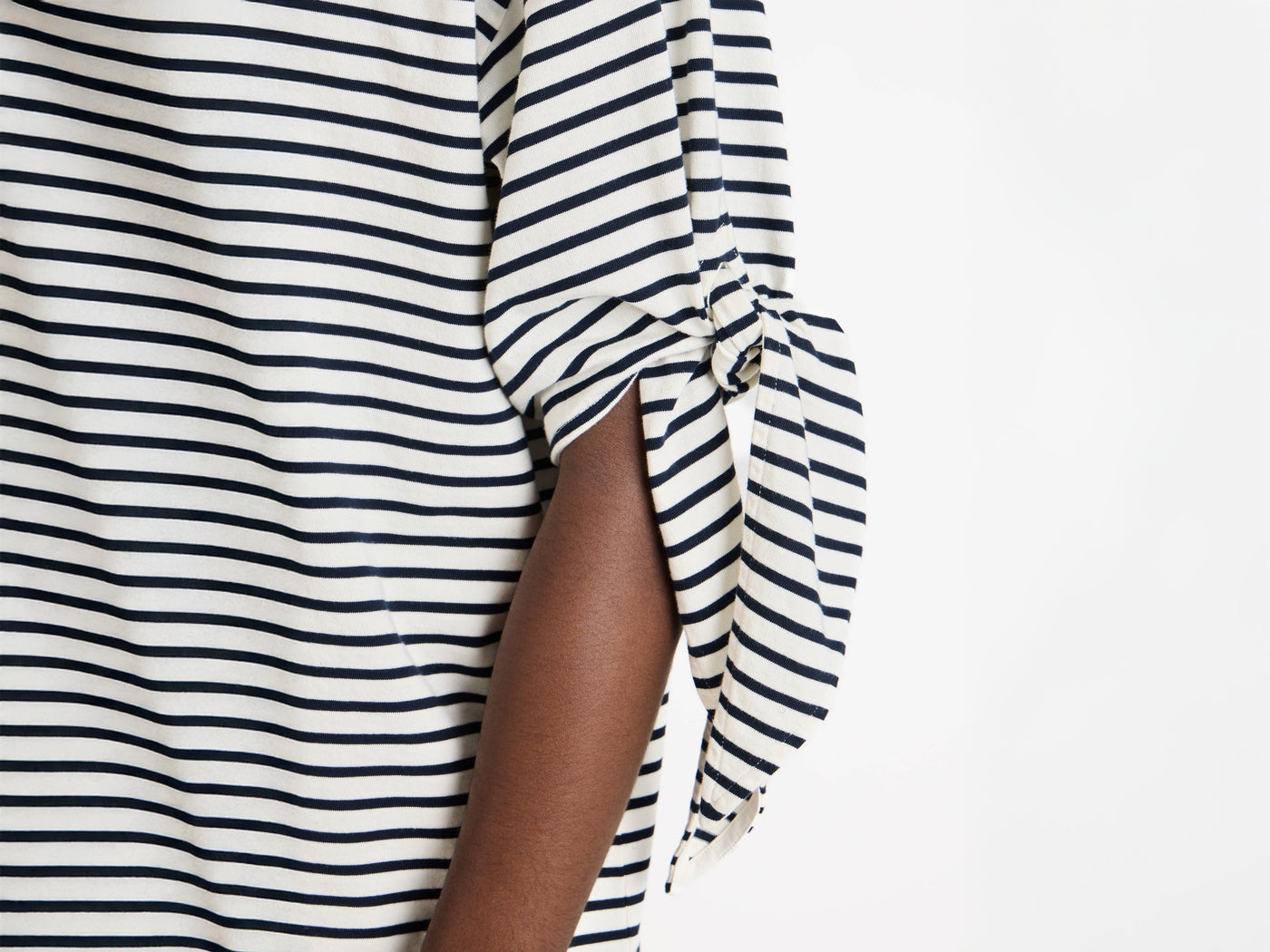 sleeve knot t shirt ecru navy 1 Model Detail 2