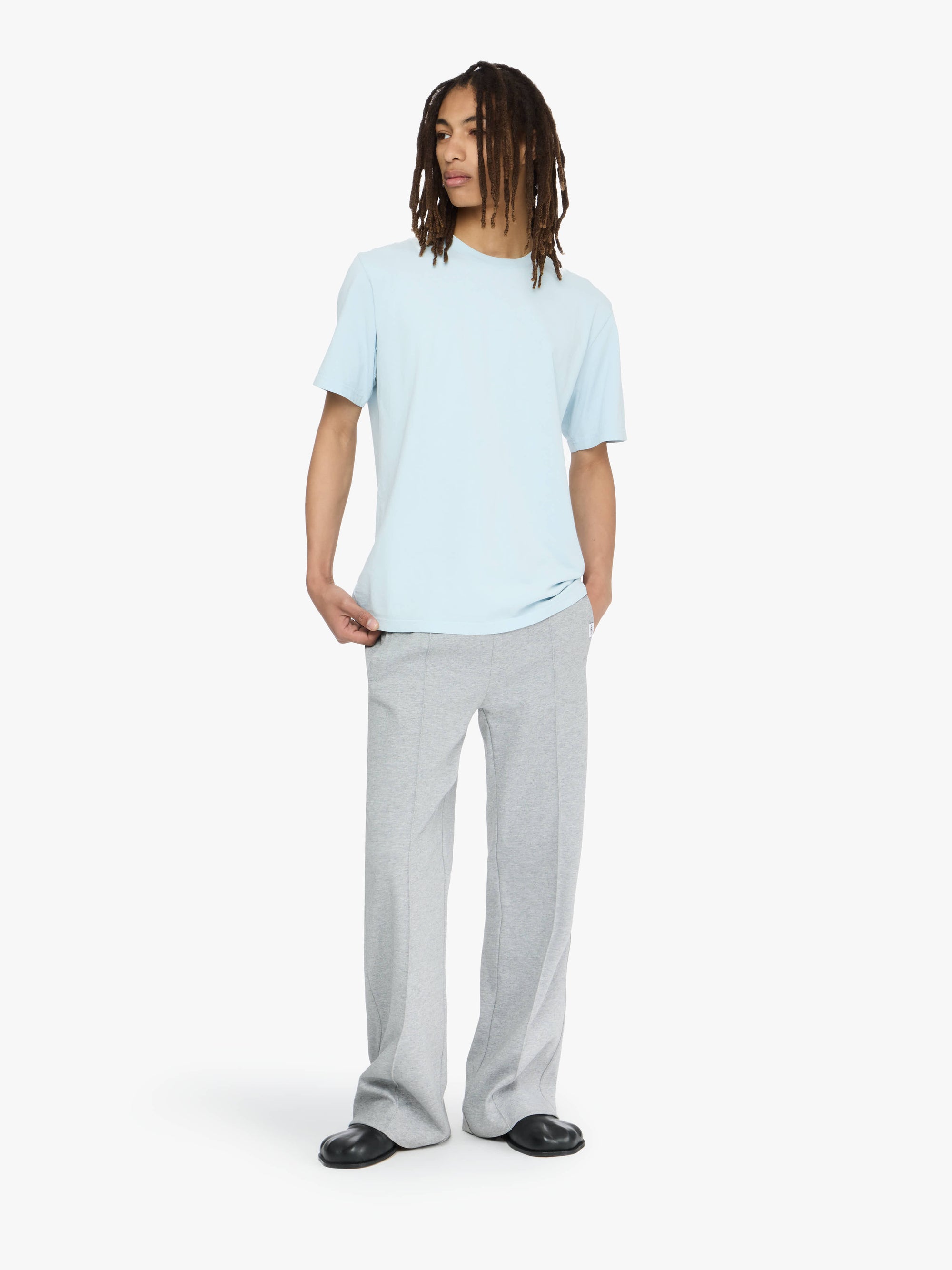 CONTRAST EMBROIDERY T-SHIRT