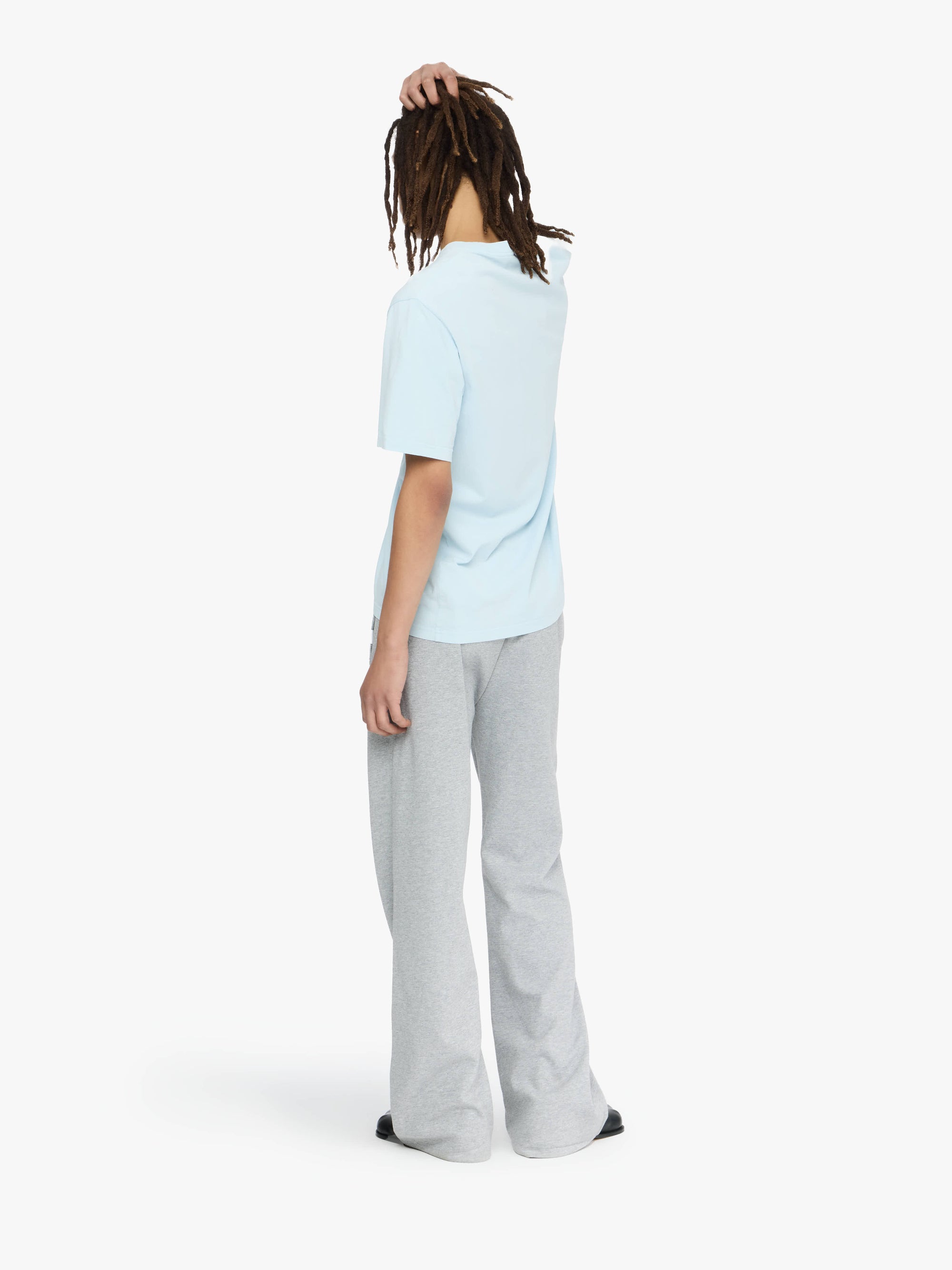 CONTRAST EMBROIDERY T-SHIRT