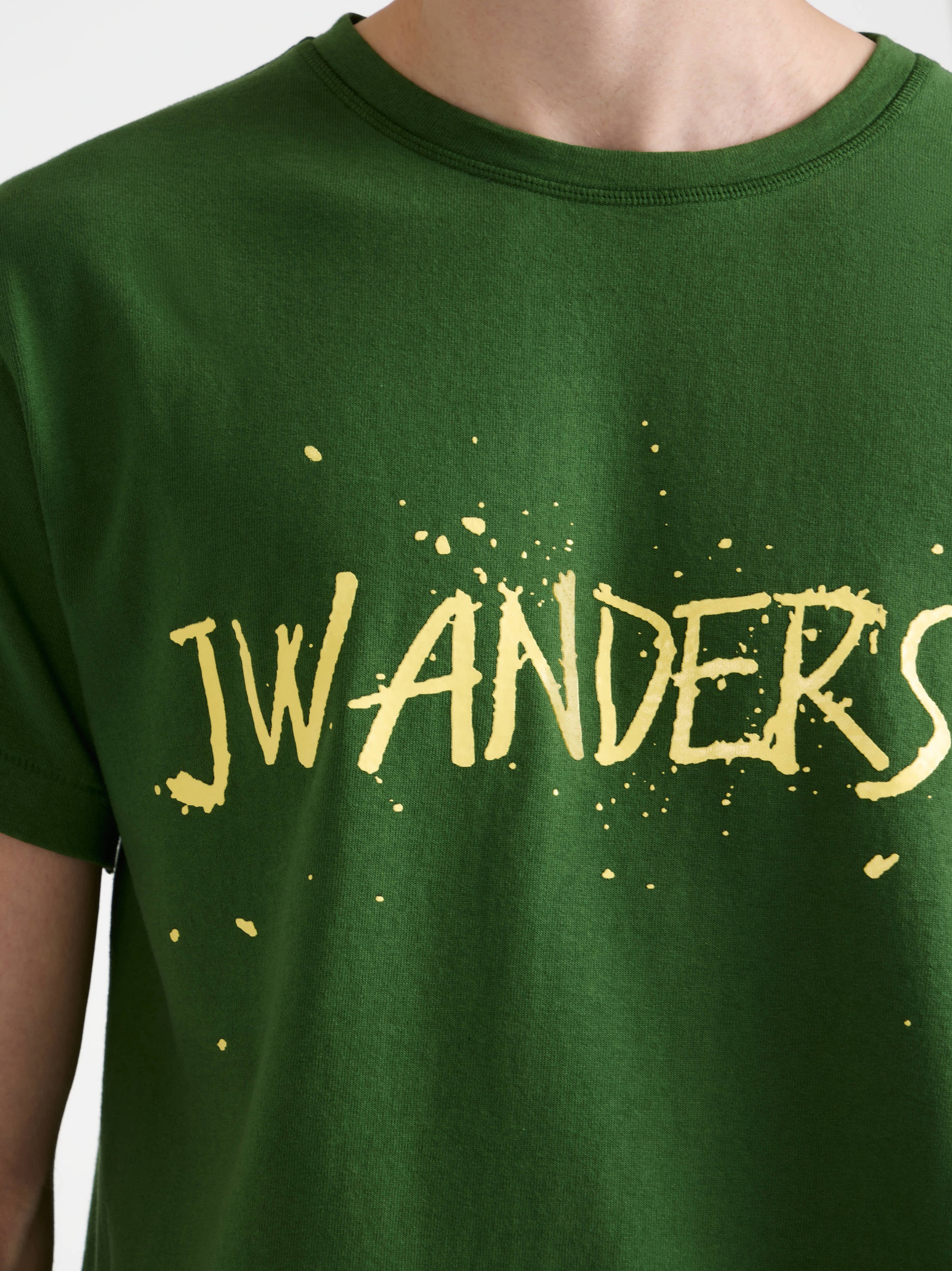 circular t shirt green Model Front 4