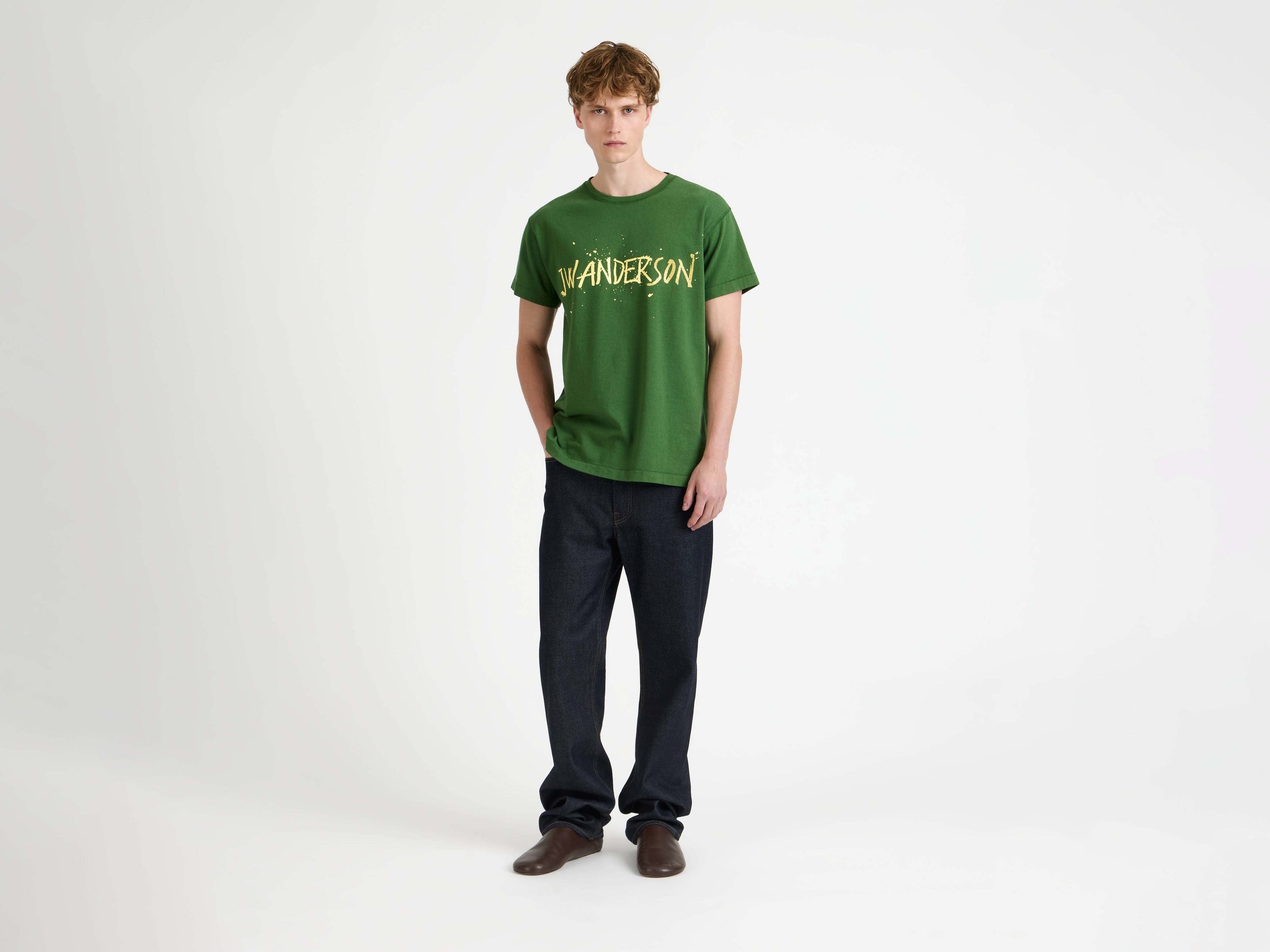 circular t shirt green Model Front 5