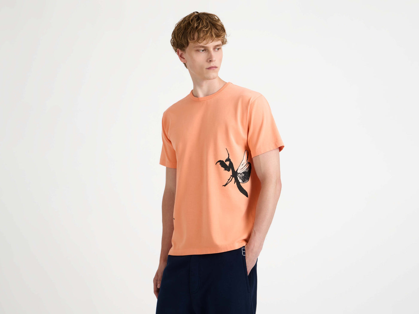 praying mantis t shirt peach Model Detail 1