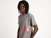 praying mantis t shirt grey Model Back 1