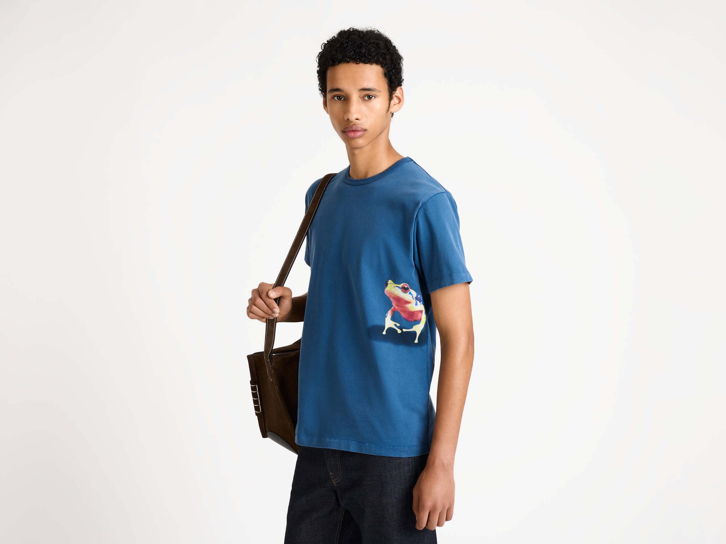 peeking frog tshirt mid blue Model Detail 3