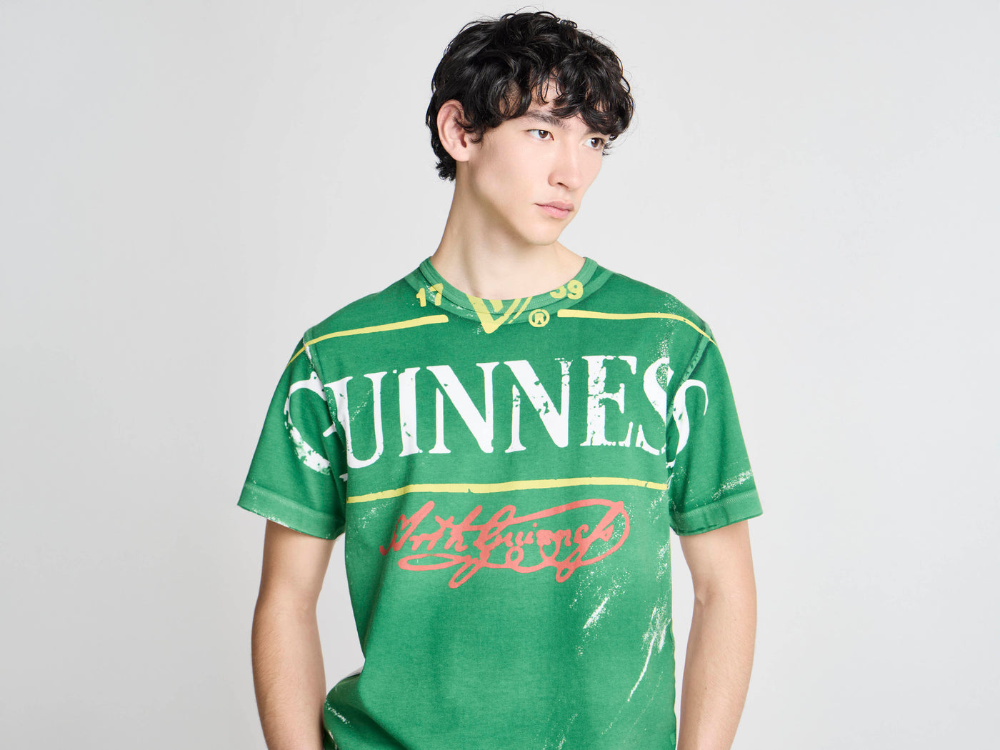 Unisex JW ANDERSON X GUINNESS BOTTLE TOP PRINT T-SHIRT IN GREEN