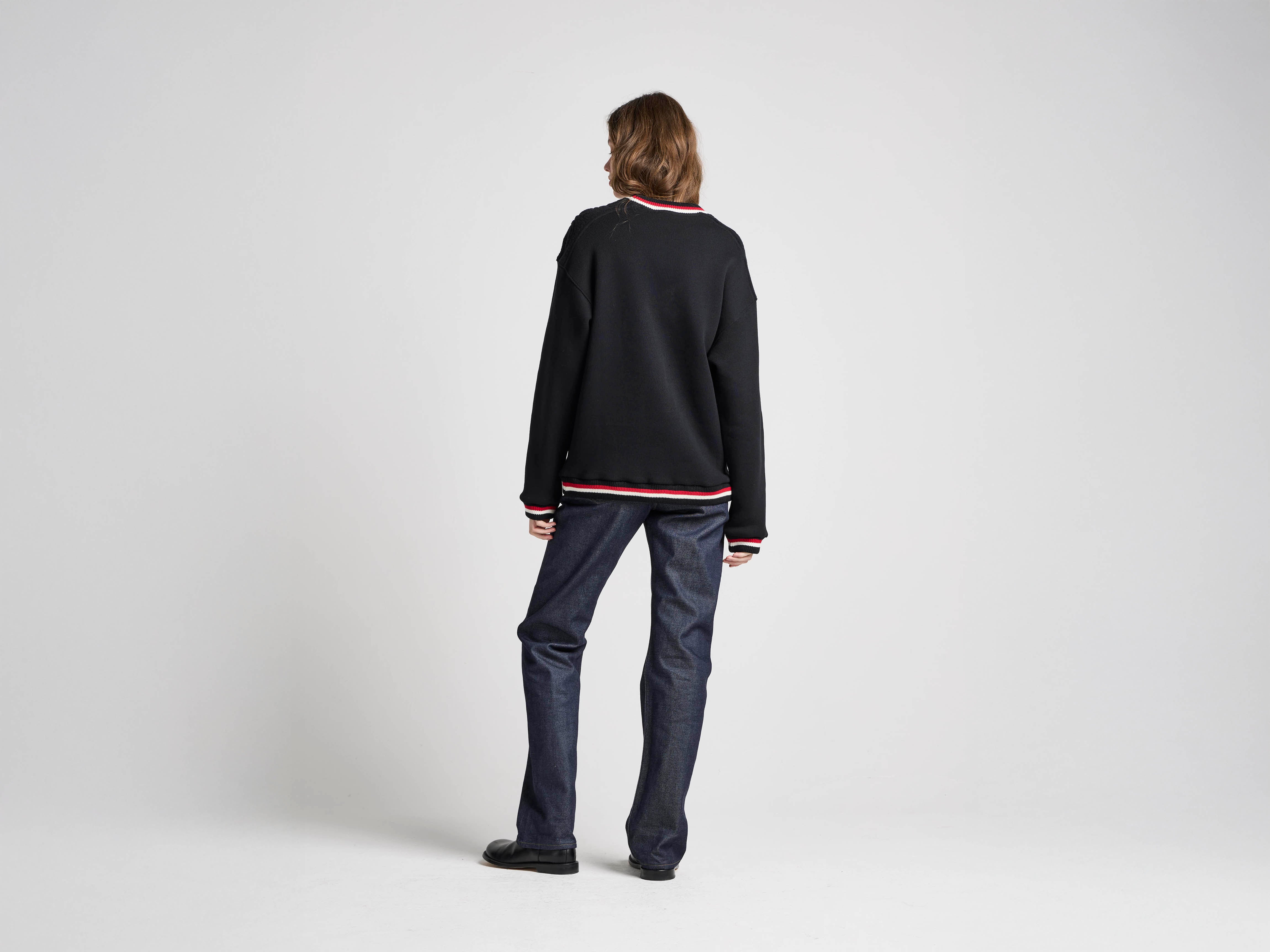 jw anderson オーバーサイズセーター 黒　スウェット JW ANDERSON (ジェイダブリューアンダーソン) ロゴエンブロイダリー